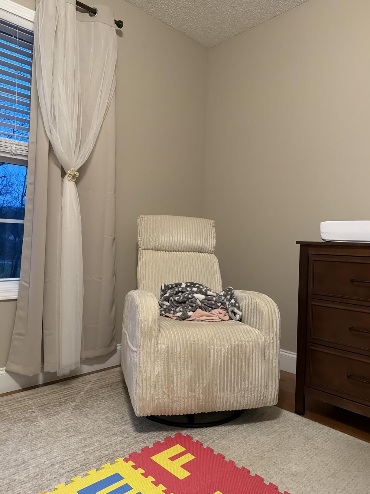 Yaheetech 360° Swivel Glider Chair for Nursery, Rocking Chair Nursing Chair with Side Pockets, Corduroy Glider for Living Room with High Back Dark Green customer photo 2