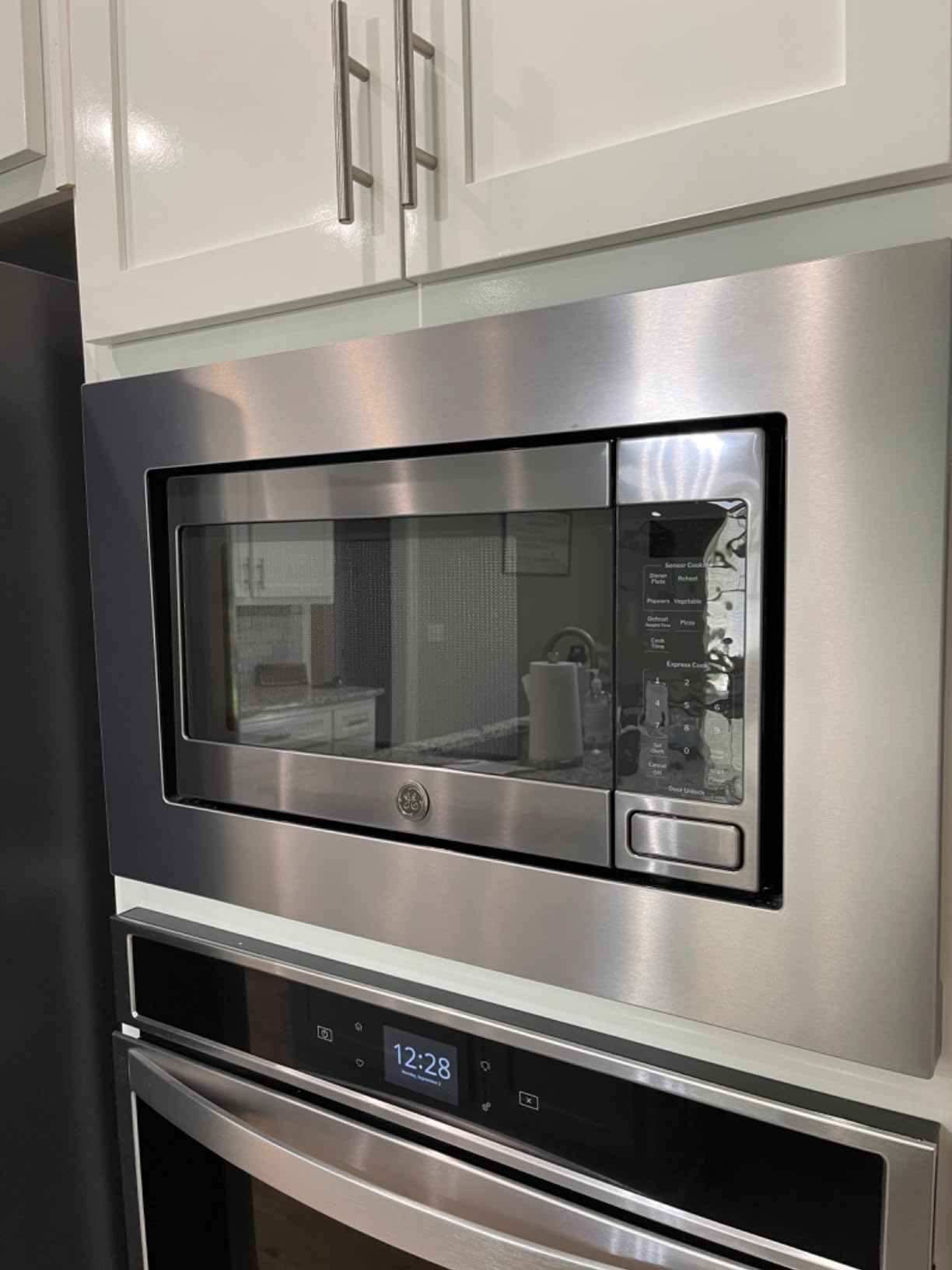 GE GCST16S1WBB Microwave Oven, 1,150-watt 8 Auto Cooking Settings, Child-Lock Technology, Kitchen Essentials for The Countertop, Dorm Room or Apartment, 1.6 Cu. Ft, Black customer photo 2