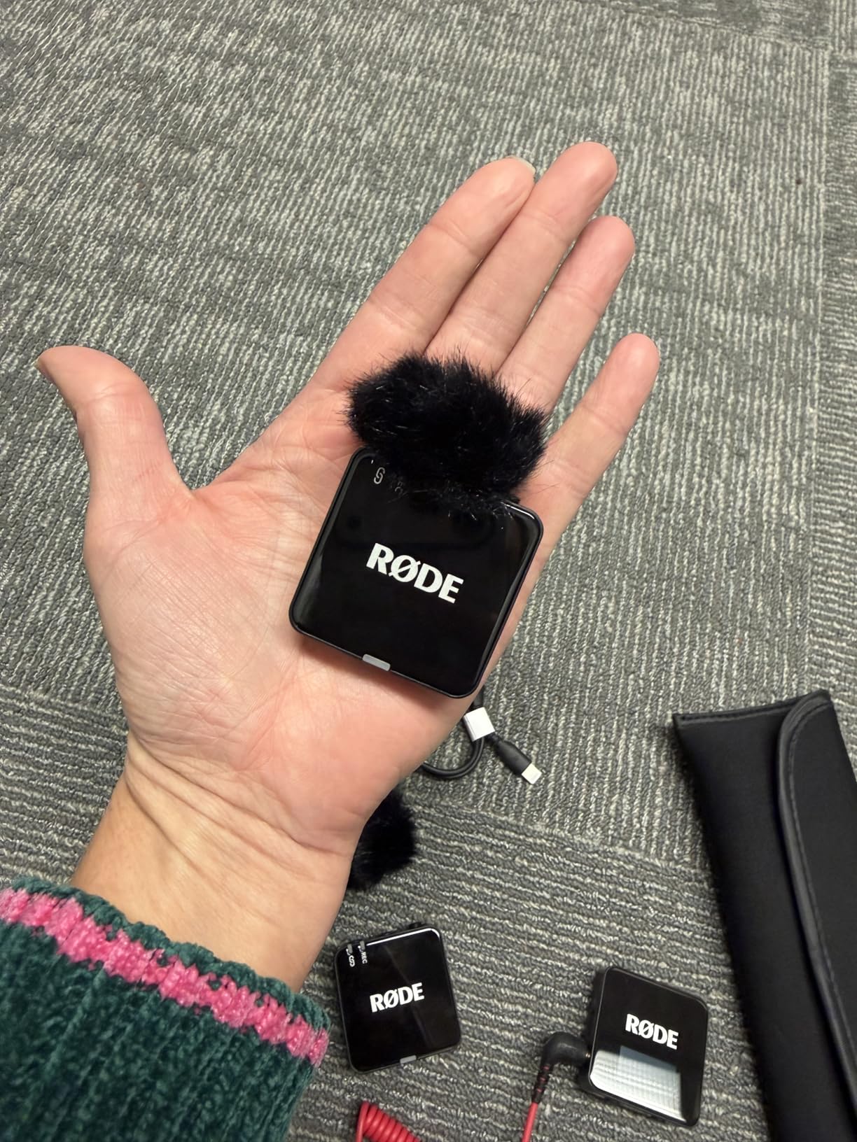 RØDE Wireless GO (Gen 3) (2 TX + 1 RX + Charging Case), 32-Bit Float | 32-bit Float Recording, Automatic Level Control, for Phones, Cameras and Computers (Black) customer photo 2