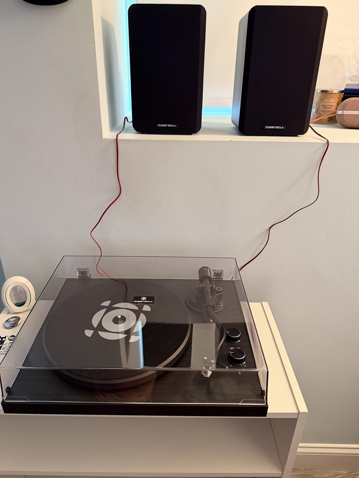 QLEARSOUL SoulBox S1 Vinyl Record Player with Stereo Speakers, Turntable with Built-in Preamp, S-Shaped Tonearm, 33/45 RPM - Walnut customer photo 1