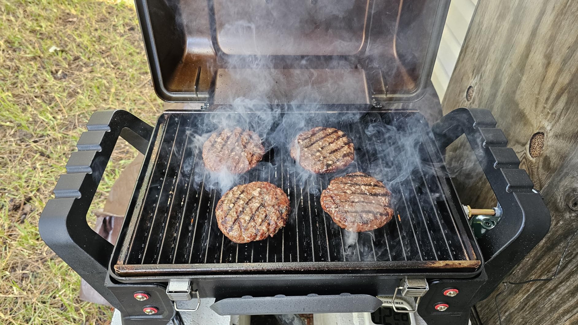 Char-Broil Grill2Go X200 Portable Gas Grill, Dark Grey - 25409200 customer photo 1