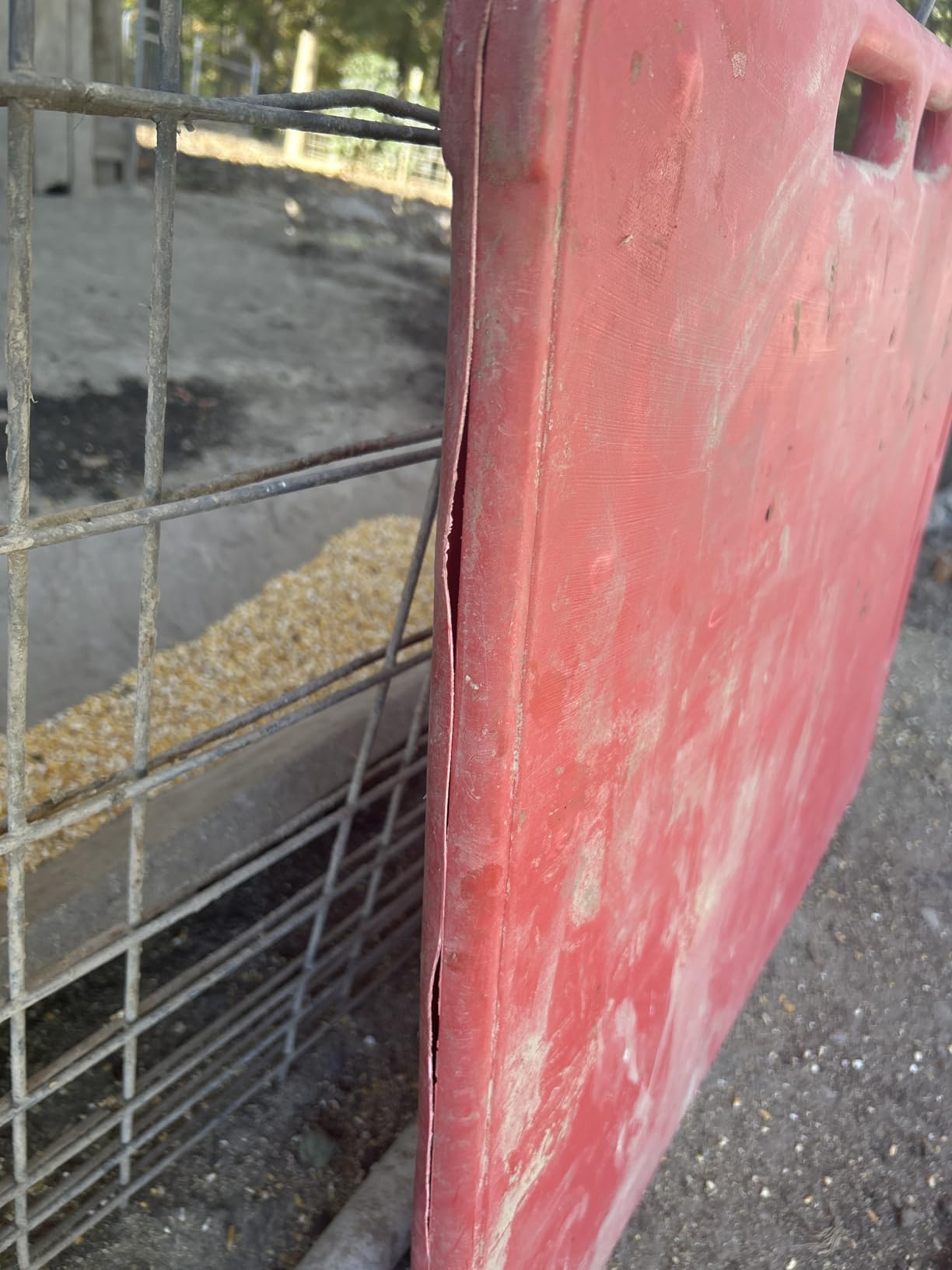 Livestock Sorting Panel Animal Guide Panel Sturdy and Lightweight for Pig, Hog, Cattle, Sheep, Goats (Red, 38Lx30Wx1.34H in) customer photo 1
