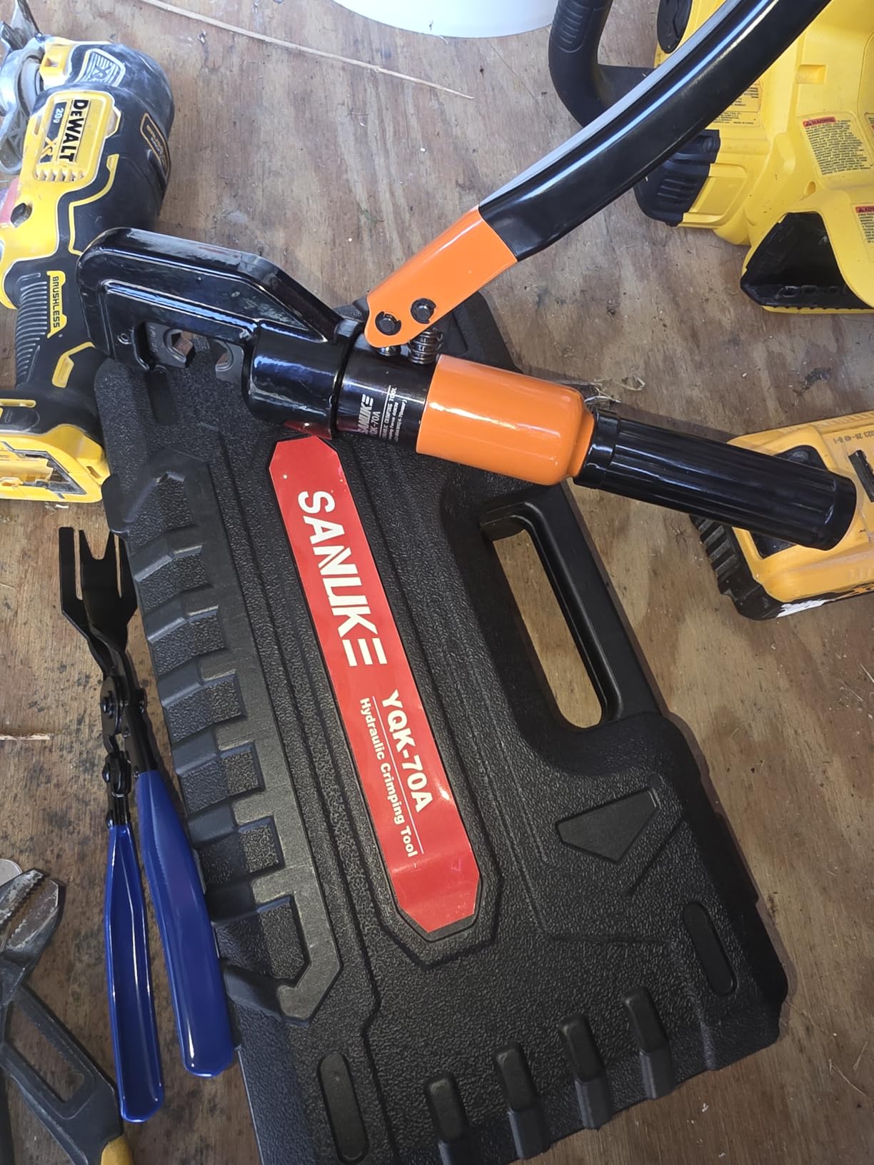 Sanuke Hydraulic Crimping Tool and Cable Cutter, 12 AWG to 2/0 AWG, Electrical Terminal Cable Crimper Tool Kit with 9 Die Sets and 40PCS Copper Wire Lugs customer photo 1