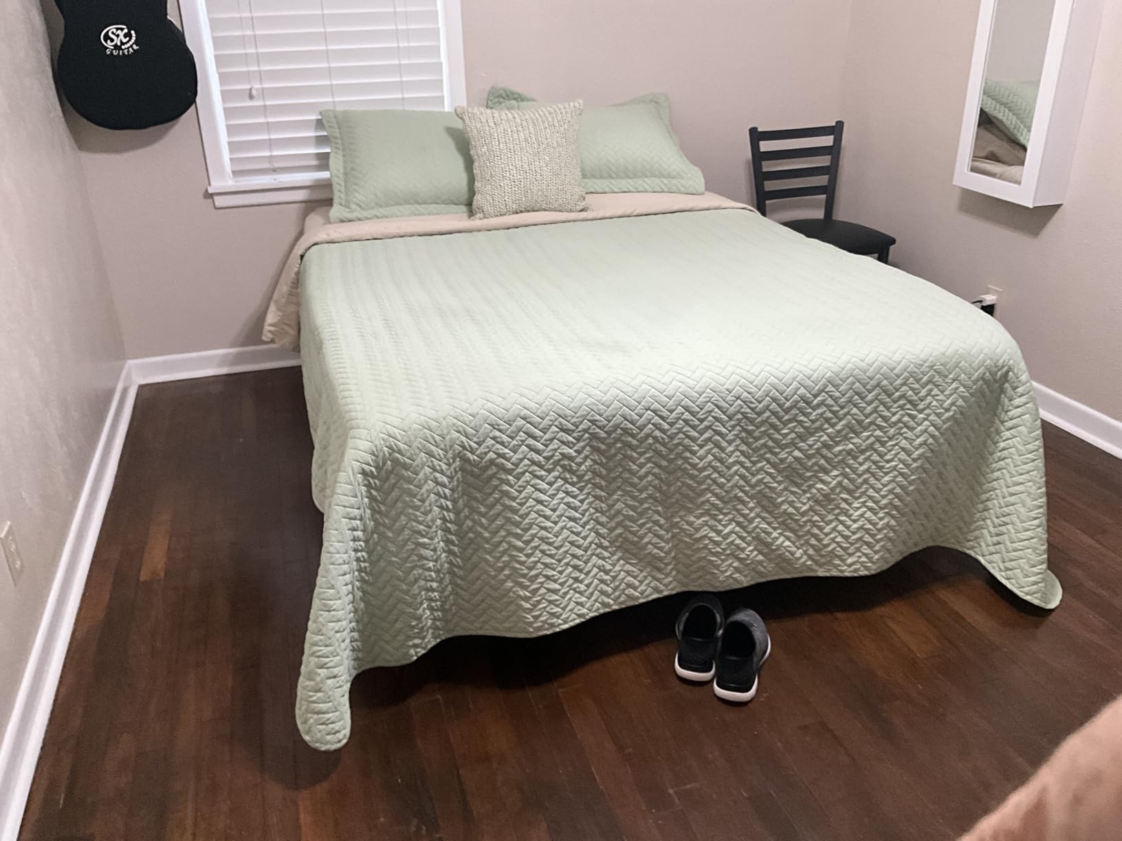Queen Adjustable Bed Base Frame, Massage & Wireless Remote, Dual USB Ports, Ergonomic Upholstered Bed Frame, Lift Motor, Under Bed Lighting, Independent Head and Foot Tilt customer photo 2