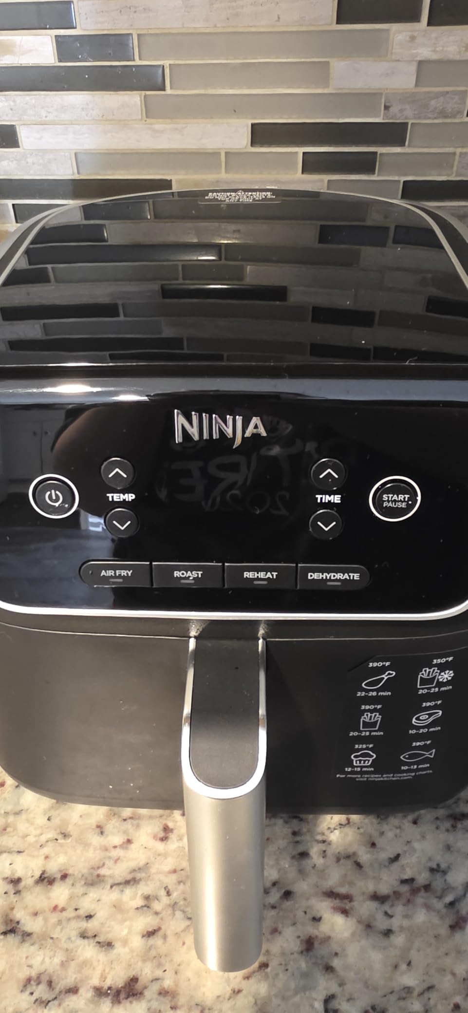 Ninja Air Fryer Pro 4-in-1, 5 QT Capacity, Air Fry, Roast, Reheat, Dehydrate, 400F Air Crisp Technology, 1750 Watts, Grey, AF142 customer photo 1