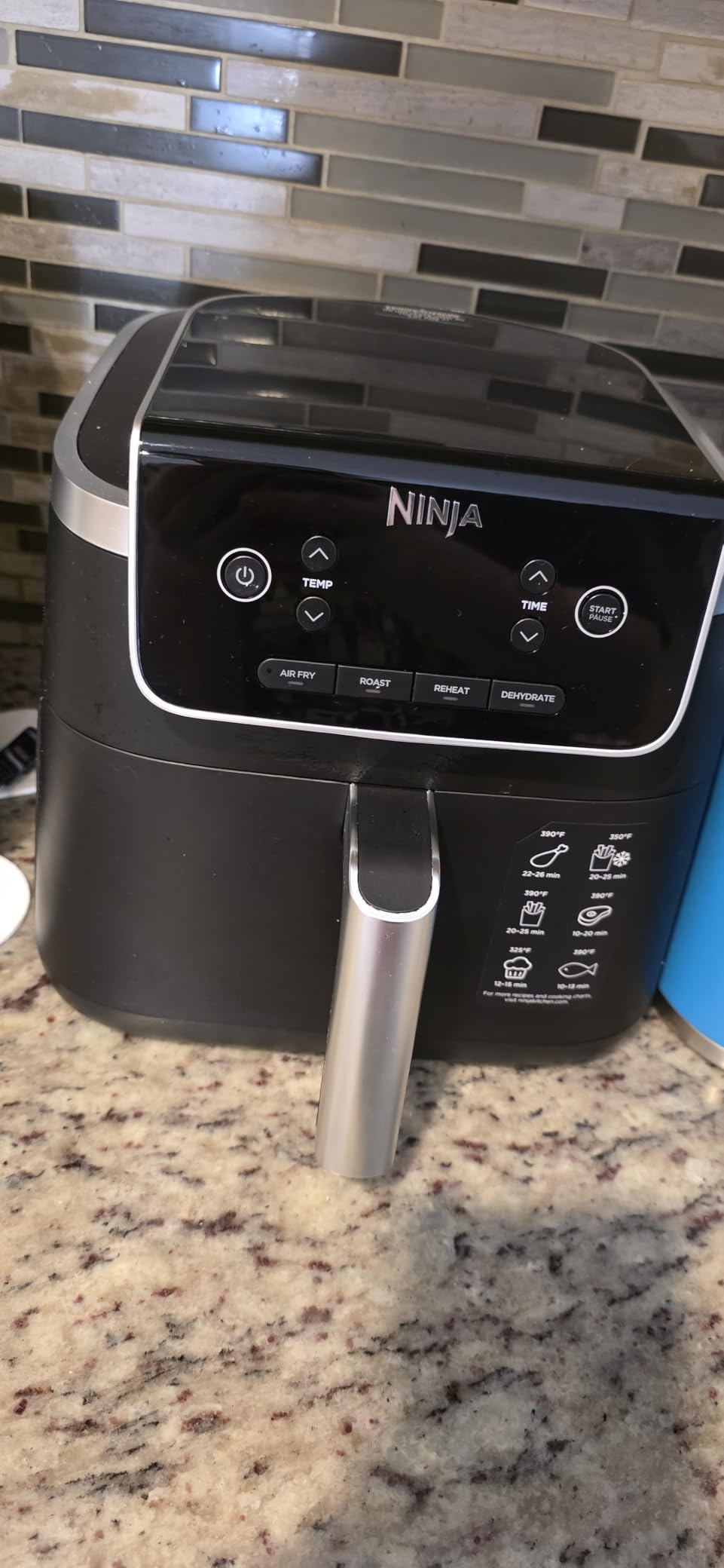 Ninja Air Fryer Pro 4-in-1, 5 QT Capacity, Air Fry, Roast, Reheat, Dehydrate, 400F Air Crisp Technology, 1750 Watts, Grey, AF142 customer photo 2