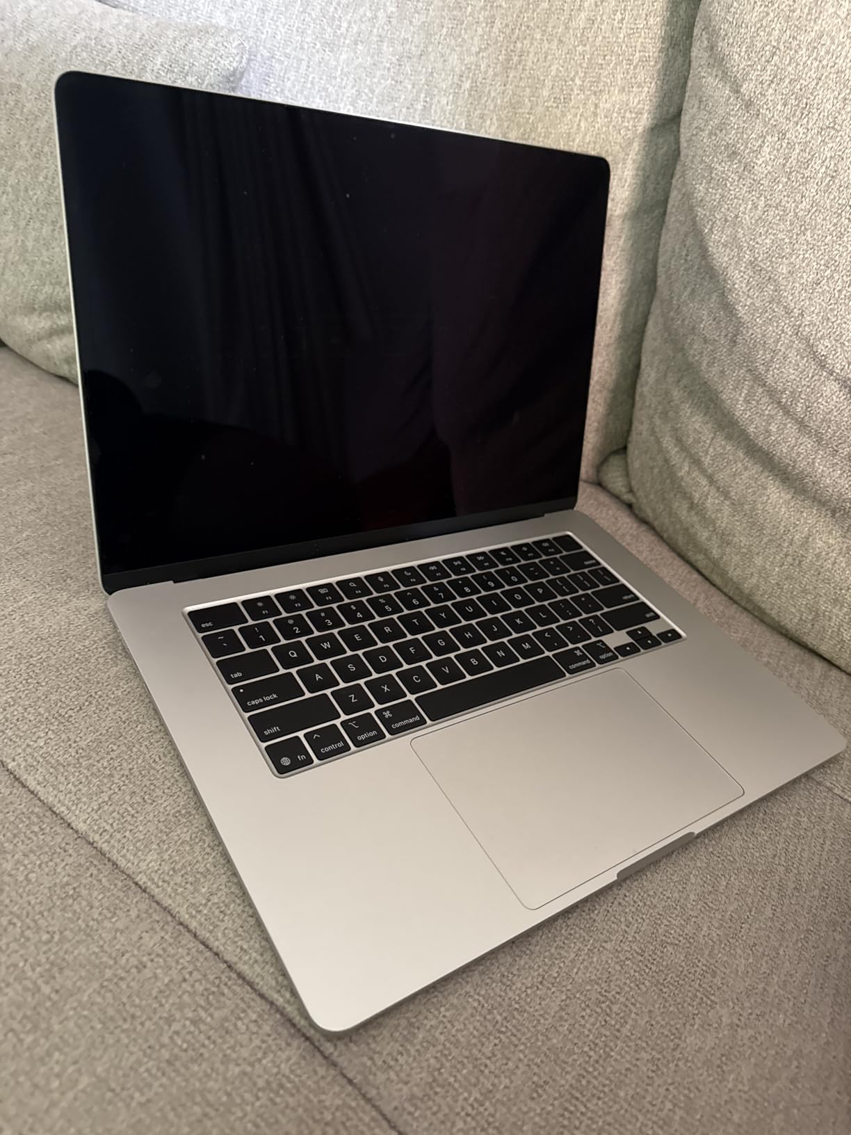 Apple 2025 MacBook Air 15-inch Laptop with M4 chip: Built for Apple Intelligence, 15.3-inch Liquid Retina Display, 16GB Unified Memory, 512GB SSD Storage, 12MP Center Stage Camera, Touch ID; Sky Blue customer photo 2