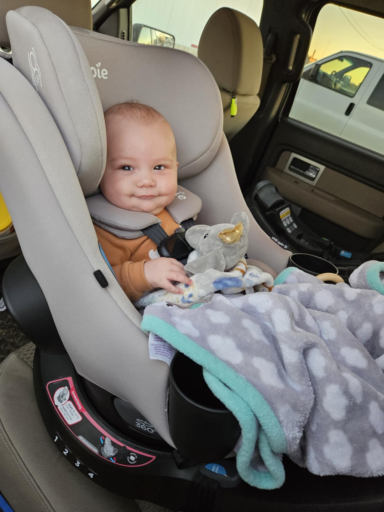 Chili Spin SI Rotating 2-in-1 Convertible Car Seat, Rear and Forward-Facing, No-Rethread Harness, Tested for Safety Standards (Shale) customer photo 2