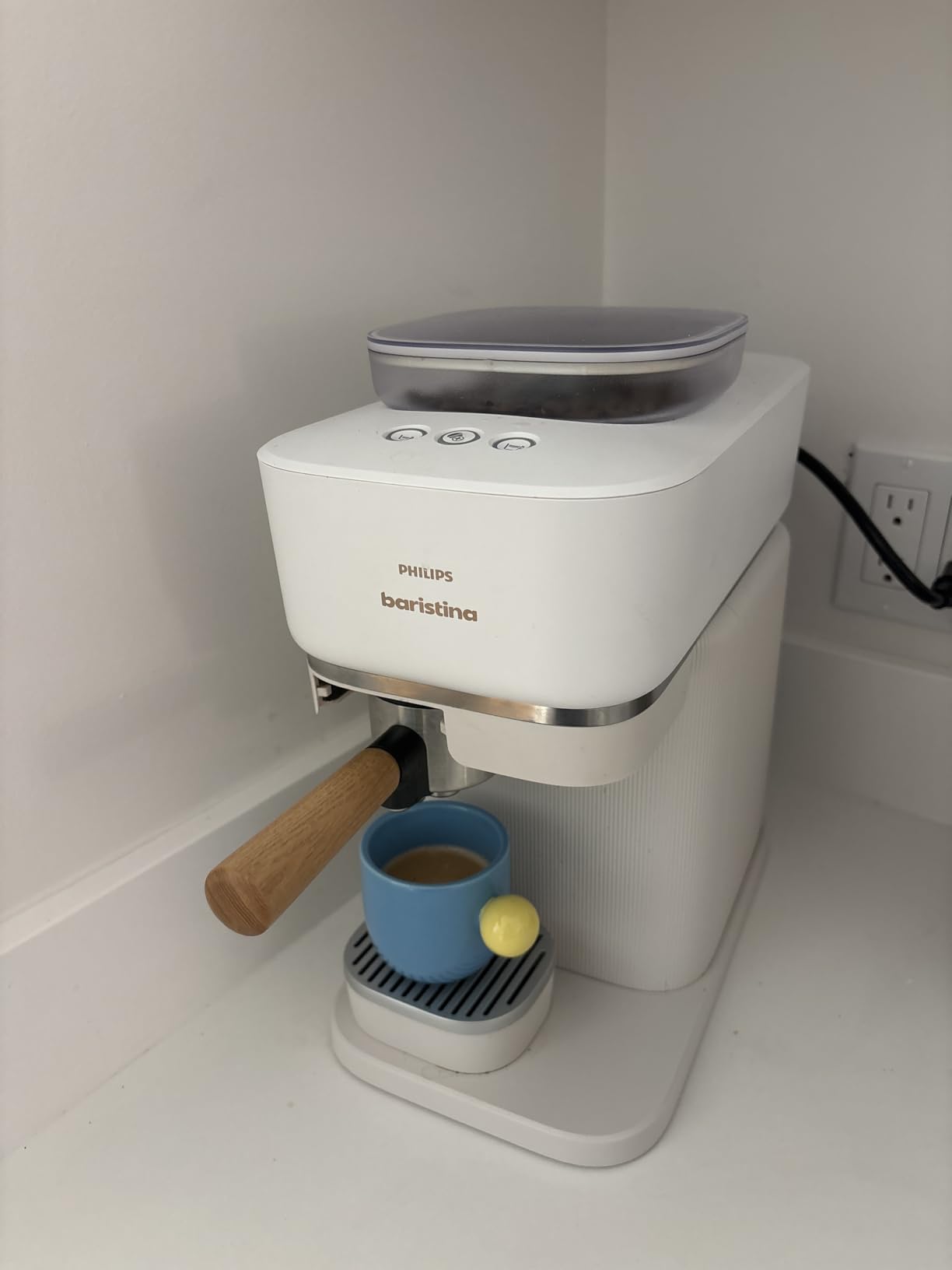 Philips Baristina Espresso Machine, Grind, Tamp & Brew Coffee Beans in One Swipe, Compact, 16 Bar Pump Pressure, Automatic Grinder, Black with Black Portafilter (BAR300/60) customer photo 1