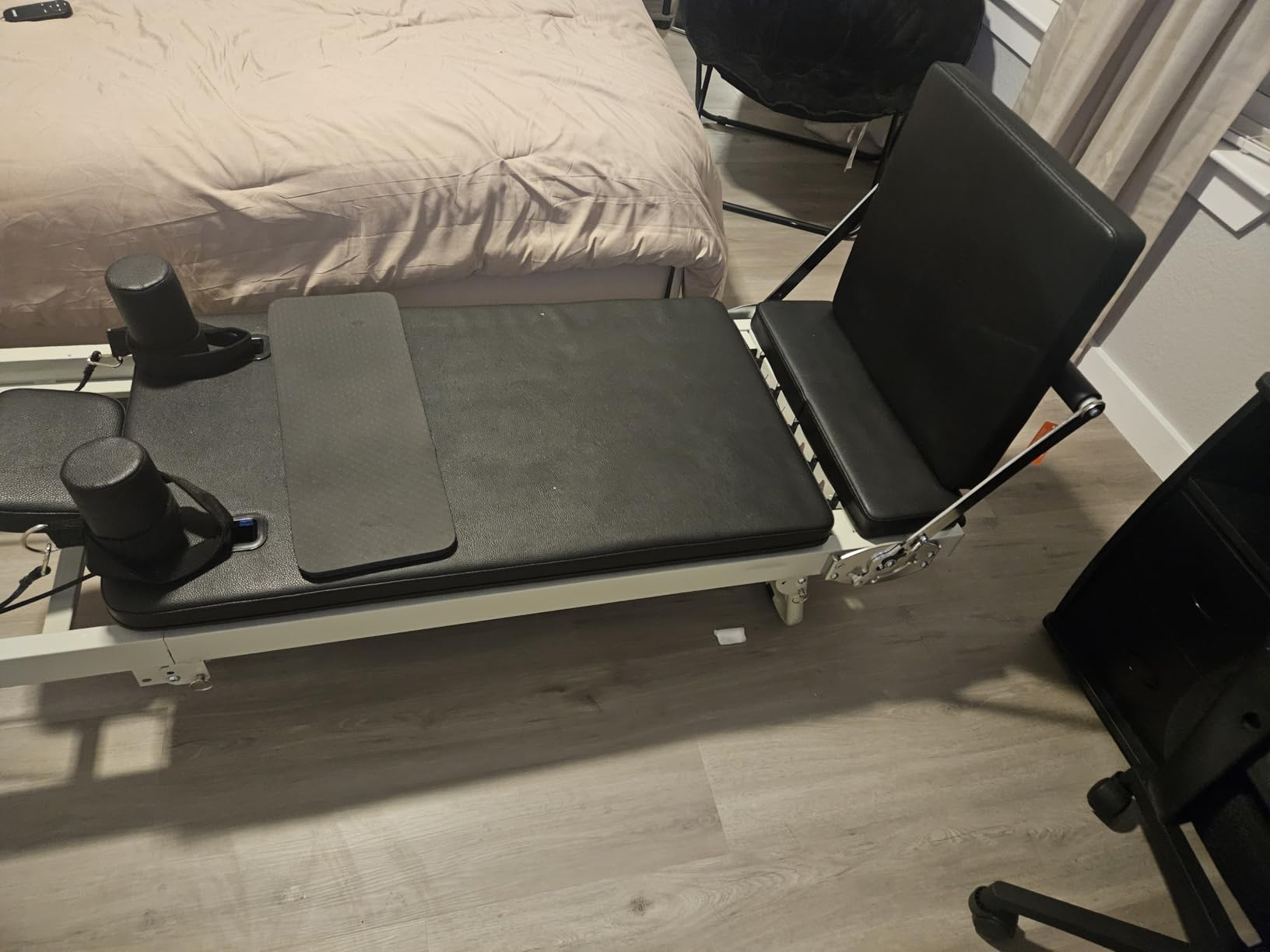 VEVOR Pilates Reformer Foldable, Suitable for Intermediate and Beginners Users, Pilates Equipment for Home Gym Studio Use with 4 Adjustable Resistance Spring, Up to 400 LBS customer photo 1