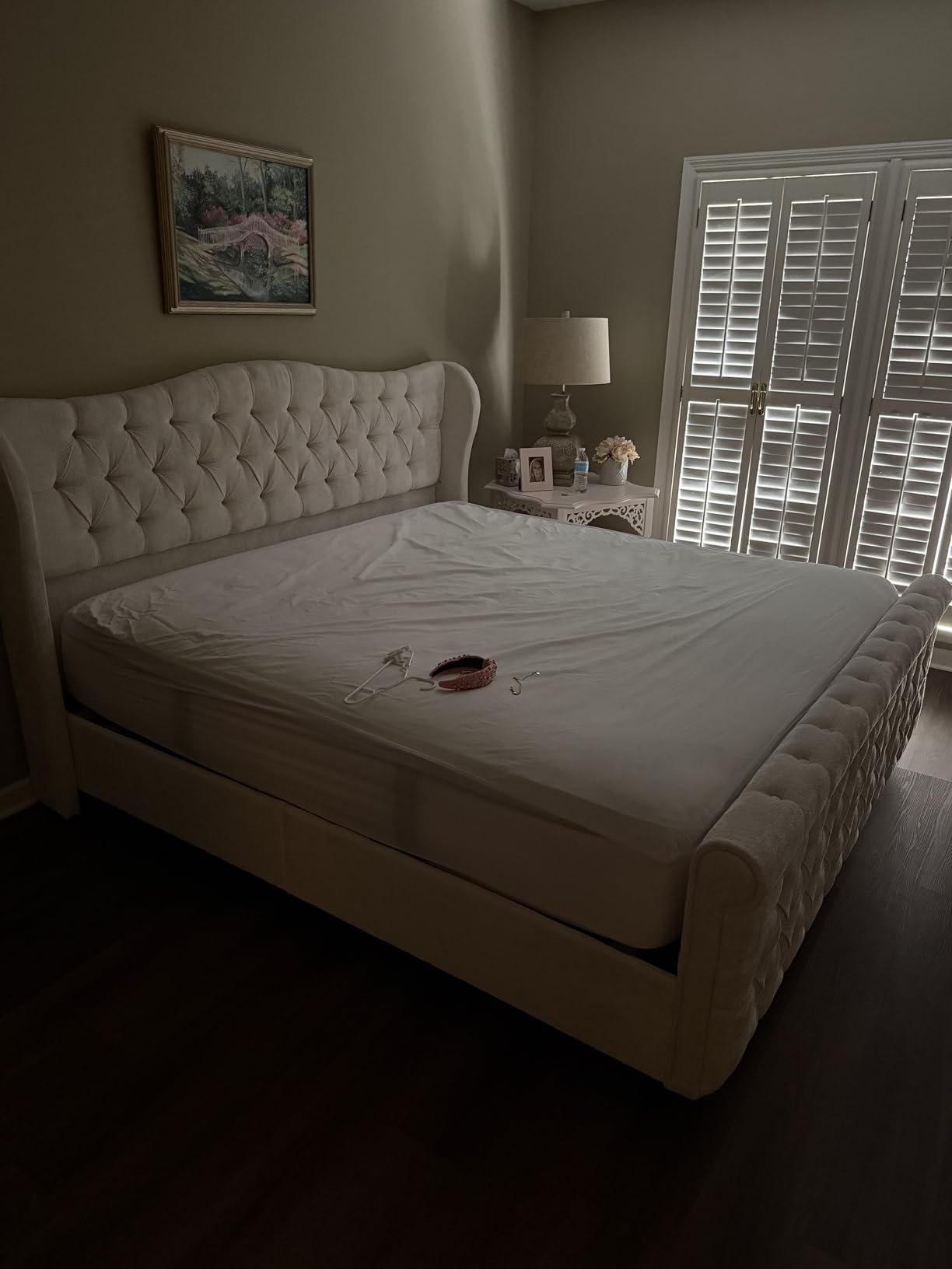 koorlian Queen Bed Frame, Chenille Upholstered Sleigh Bed with Scroll Wingback Headboard & Footboard, Luxury & Soft Button Tufted Queen Size Modern Bed, Easy Assembly, No Box Spring Needed customer photo 1