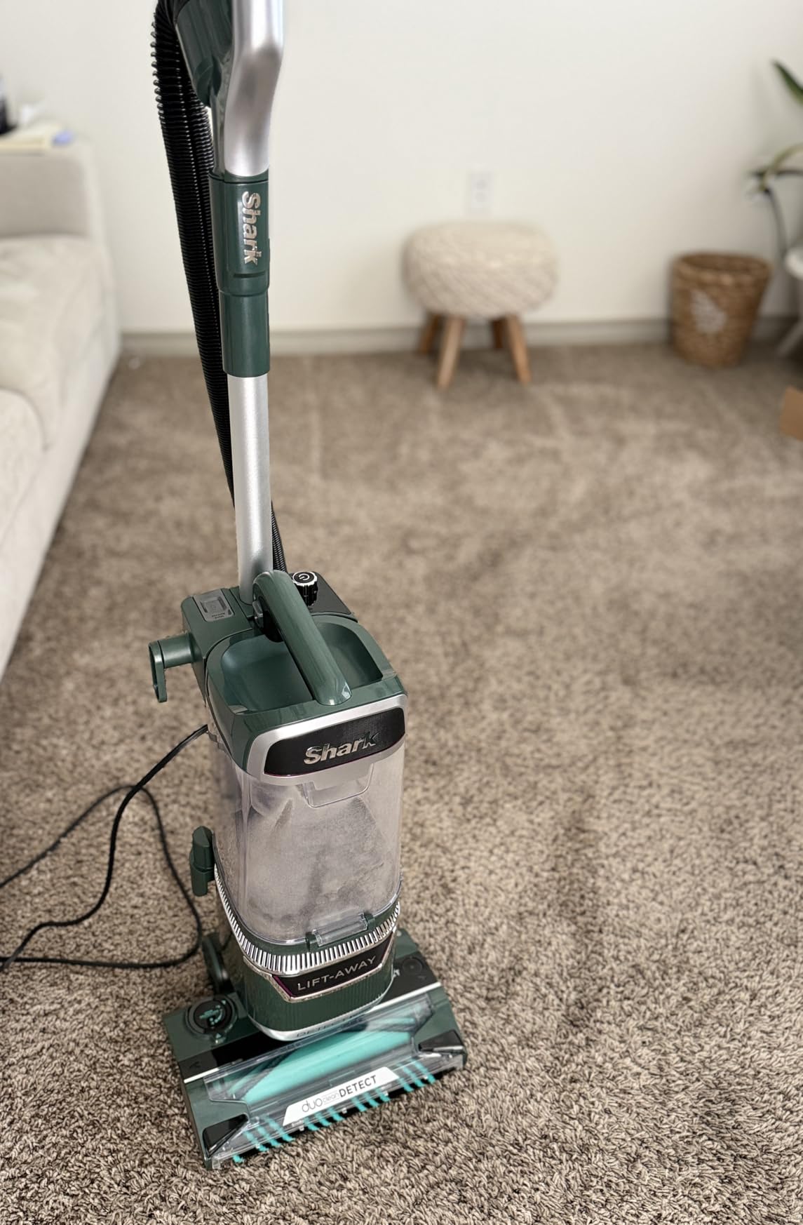 Detect Pro Lift-Away ADV Bagless Upright Vacuum with DuoClean Detect, HEPA Filter, Anti-Allergen, Powerful Suction, and Odor Neutralizer Technology, Evergreen, LA802 customer photo 1