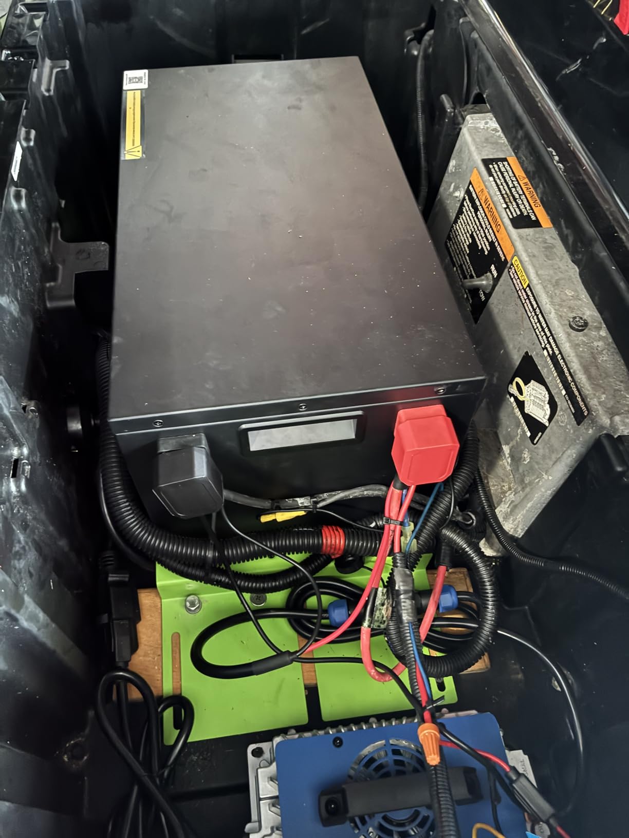 DC HOUSE Metal Case 48V 100Ah Pro Lithium Golf Cart Battery, 200A BMS Lifepo4 Battery with 48V 18A Charger, Bluetooth Mobile APP & LCD Monitor, Peak Current 670A customer photo 1