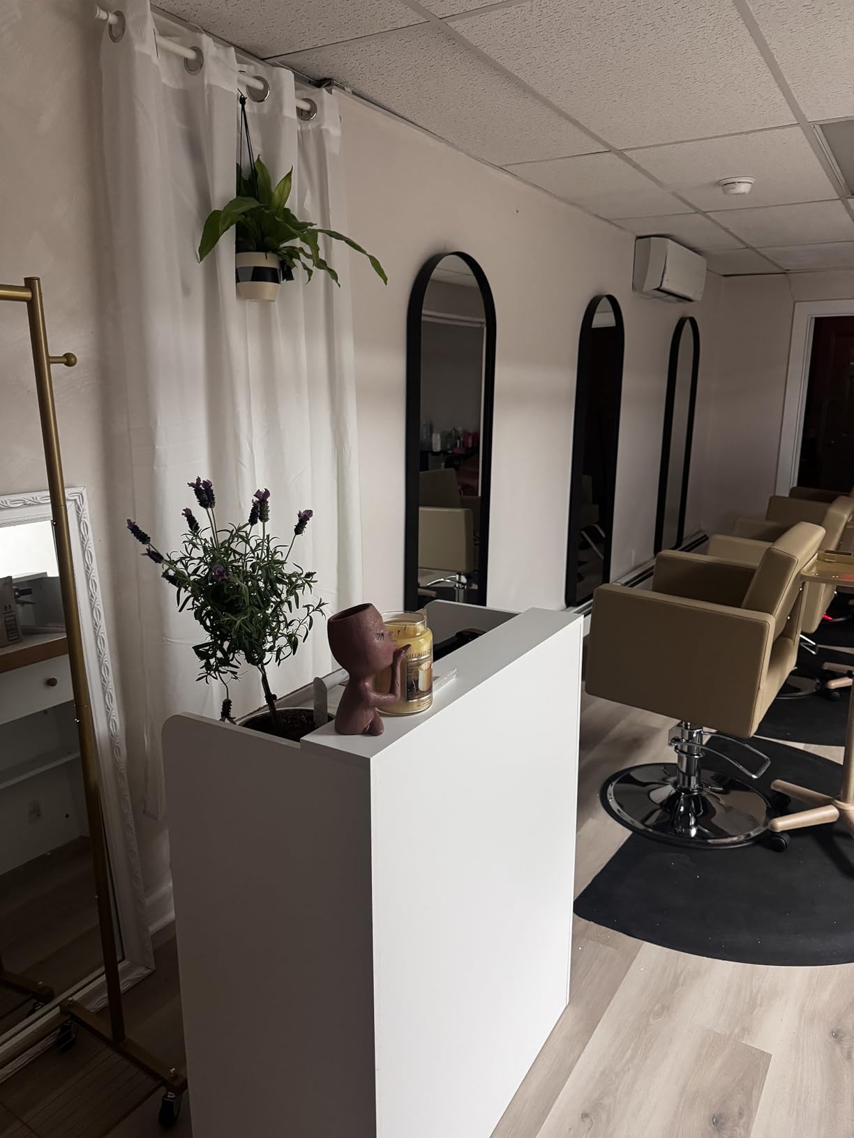 OmySalon Reception Desk with Counter, Small Front Desk w/Lockable Drawer, Wooden Modern Reception Table for Salon Lobby Office Home (Original Wood, 32) customer photo 1
