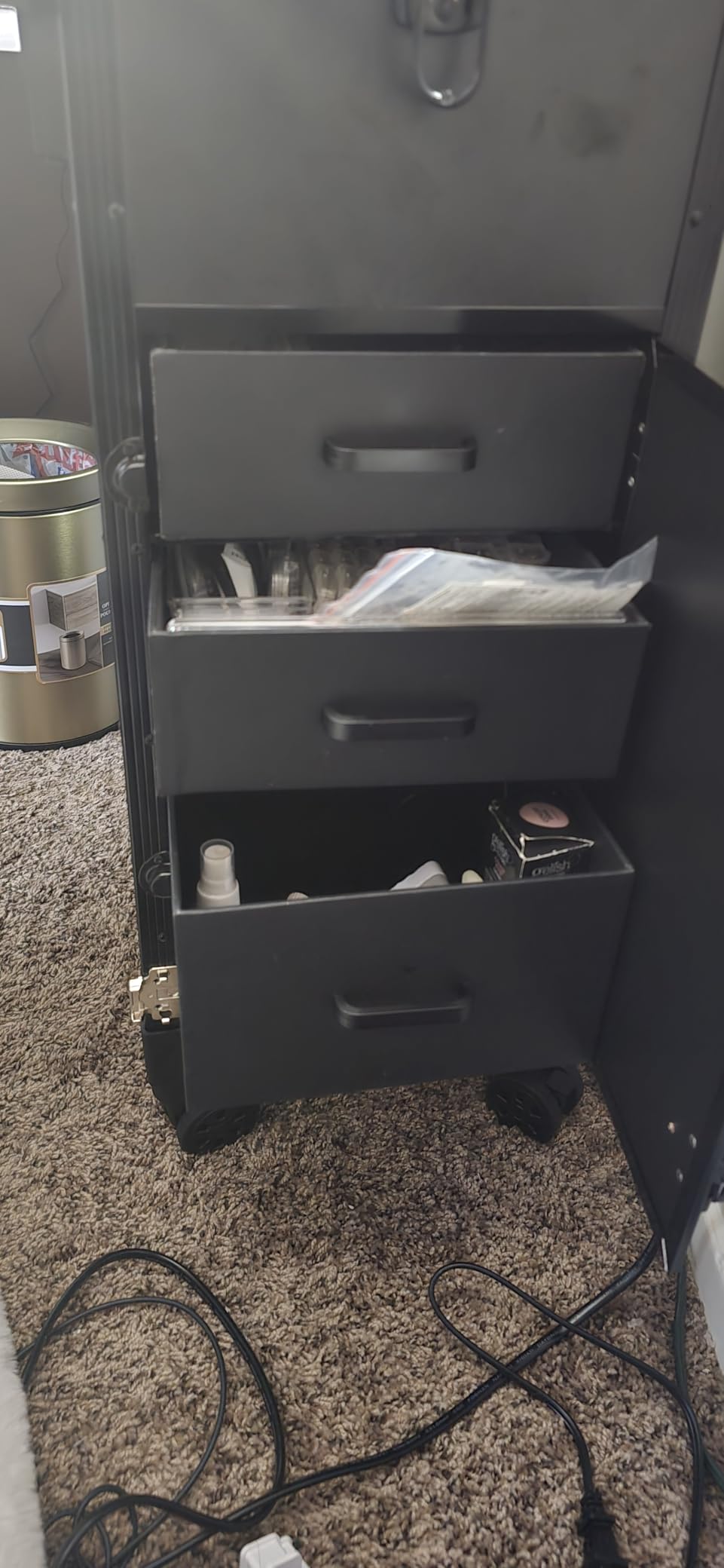 Portable Nail Desk for Nail Tech, Foldable Manicure Table with 3 Drawers & Mirror, Rolling Nail Table with Lockable Train Case, Nail Polish Organizer, Mobile Nail Tech Workstation with Wheels, Black customer photo 1