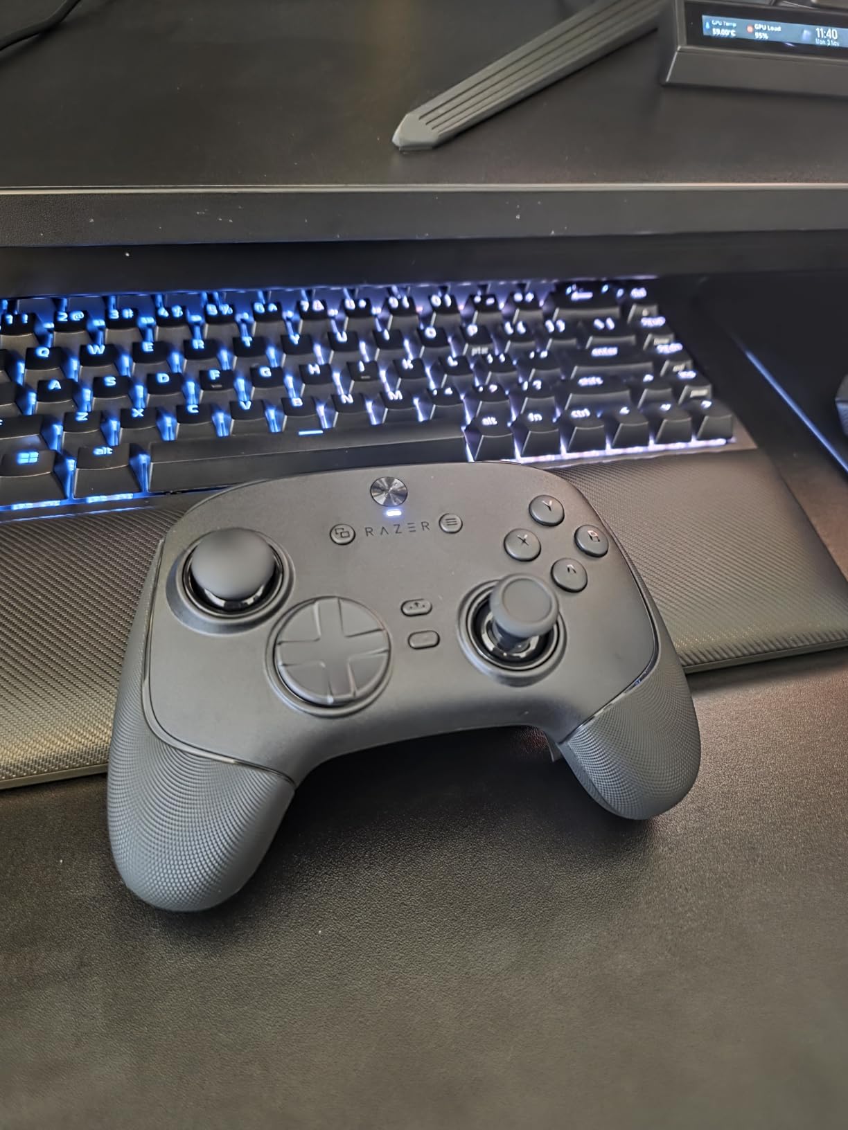 Razer Wolverine V3 Pro 8K PC Wireless Gaming Controller customer photo 2