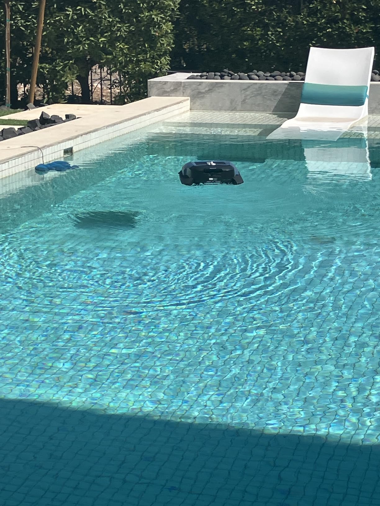 Betta Flex Solar-Powered Robotic Pool Skimmer - Cordless with Dual Cleaning Modes, Soft-Touch Pool Protection. Compatible with Infinity Edge, In-Ground & Above-Ground Pools (Blue) customer photo 1
