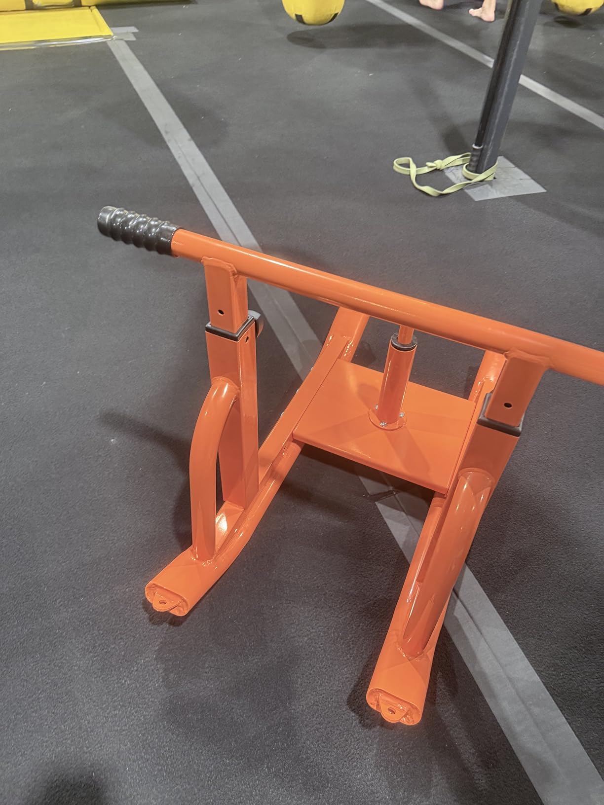 VEVOR Football Sleds and Chutes, Weight Sled, Football Training Pull Push Running Sled, Fitness Workout Sled Push Gym Equipment, Adjustable Height Handle, Compatible 1/2 in Weight Plates customer photo 2