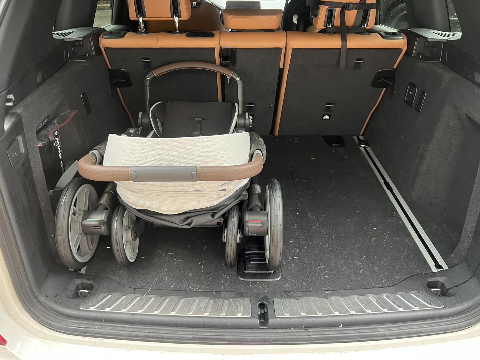UPPAbaby Cruz V3 Stroller - from Birth + Car Seat Compatible - Full-Size, Reversible Seat - Infant Insert, Bug and Rain Shields Included - Jake (Charcoal/Carbon Frame/Black Leather) customer photo 2