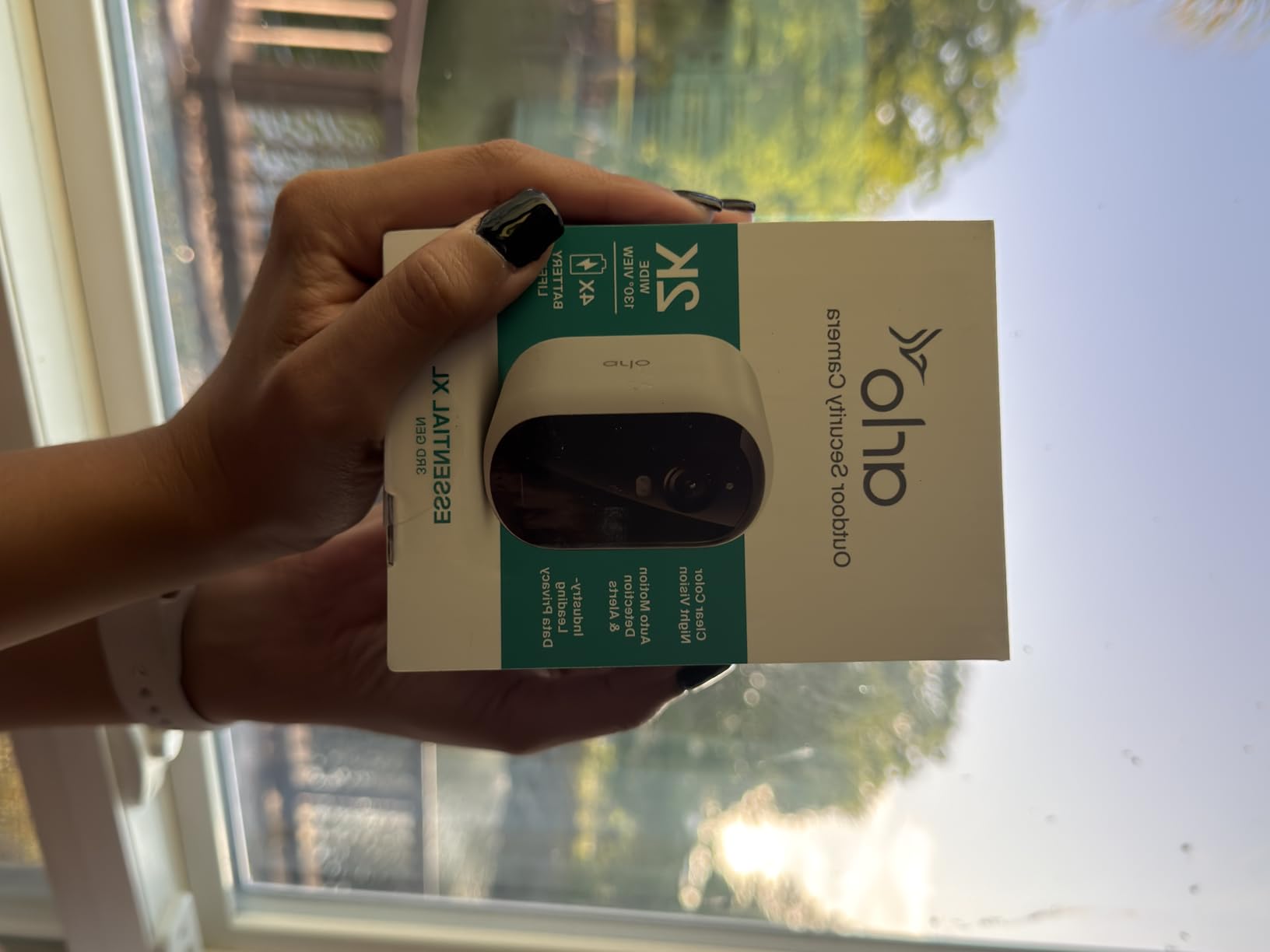 Arlo Essential XL Security Camera 2K (3rd Gen, 2025 Release) - Wireless Outdoor Camera, 4X Longer Battery, Person Recognition, Package Detection, Animated Preview, 1-Mo. Trial of Secure Plan, 1 Cam customer photo 1