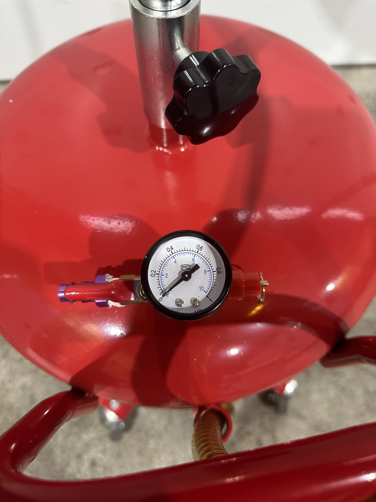 VEVOR 25 Gallon Waste Oil Drain Tank, Air Operated Portable Oil Drainer with Adjustable Funnel Height, Industrial Fluid Drain Tank with Wheels, Fluid Fuel Transfer Drainage for Auto Repair Shops, Red customer photo 1