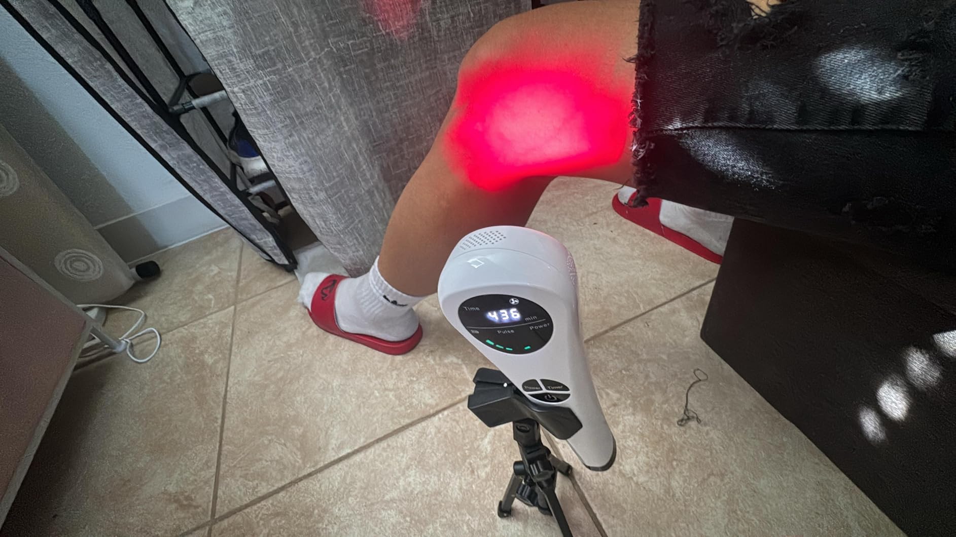 Cold Laser Therapy Device - Dual Wavelength 4x808nm & 14x650nm Red Light Therapy Wand, Handheld Infrared Light Therapy for Humans & Pets customer photo 1