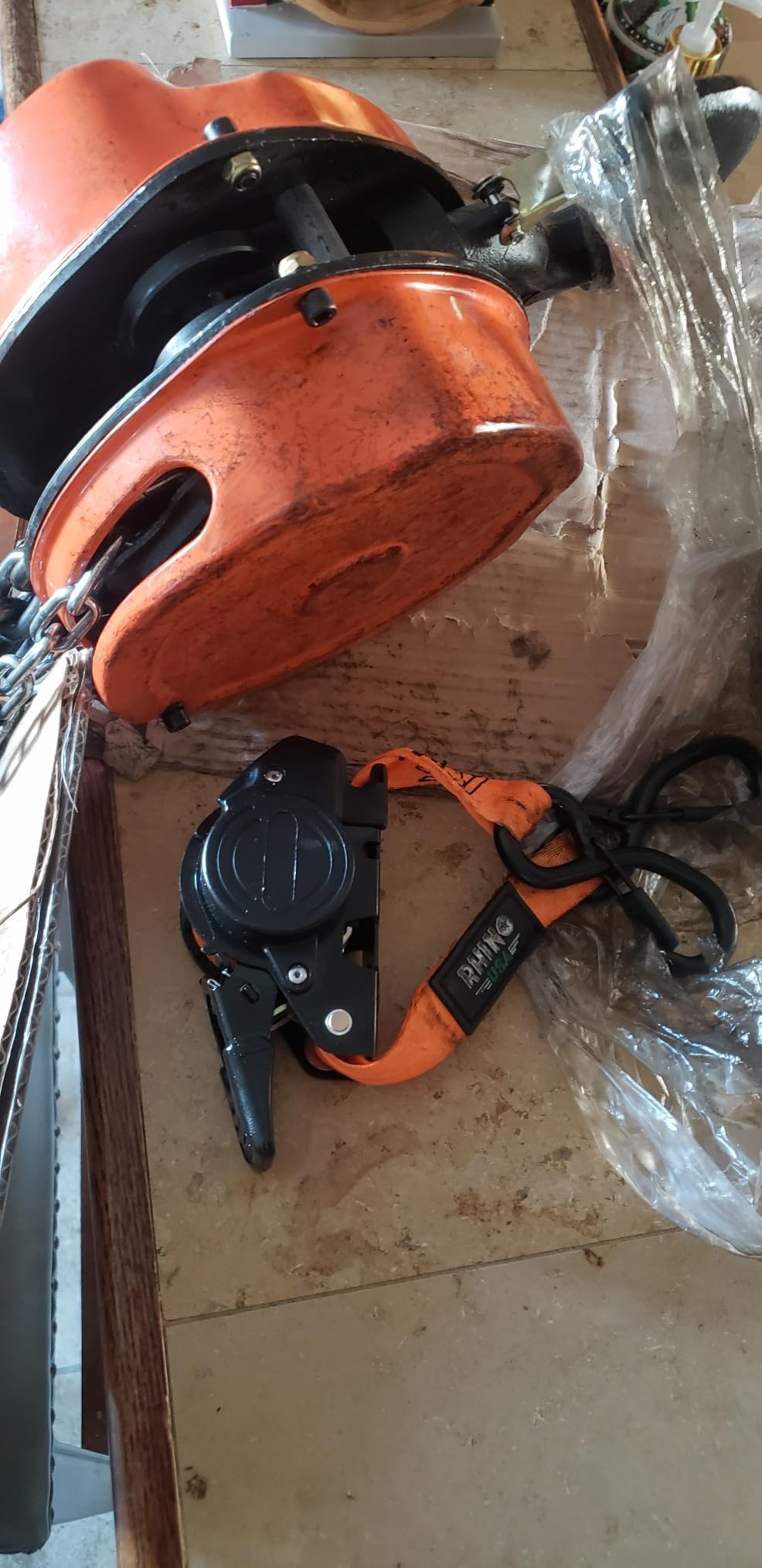 VEVOR Hand Chain Hoist, 2 Ton 4400 lbs Capacity, Manual Chain Block with Upgrade G80 Galvanized Chain, 20 ft Lifting Height, Heavy Duty Pulley Hoist for Garage Warehouse Automotive Machinery, Orange customer photo 2
