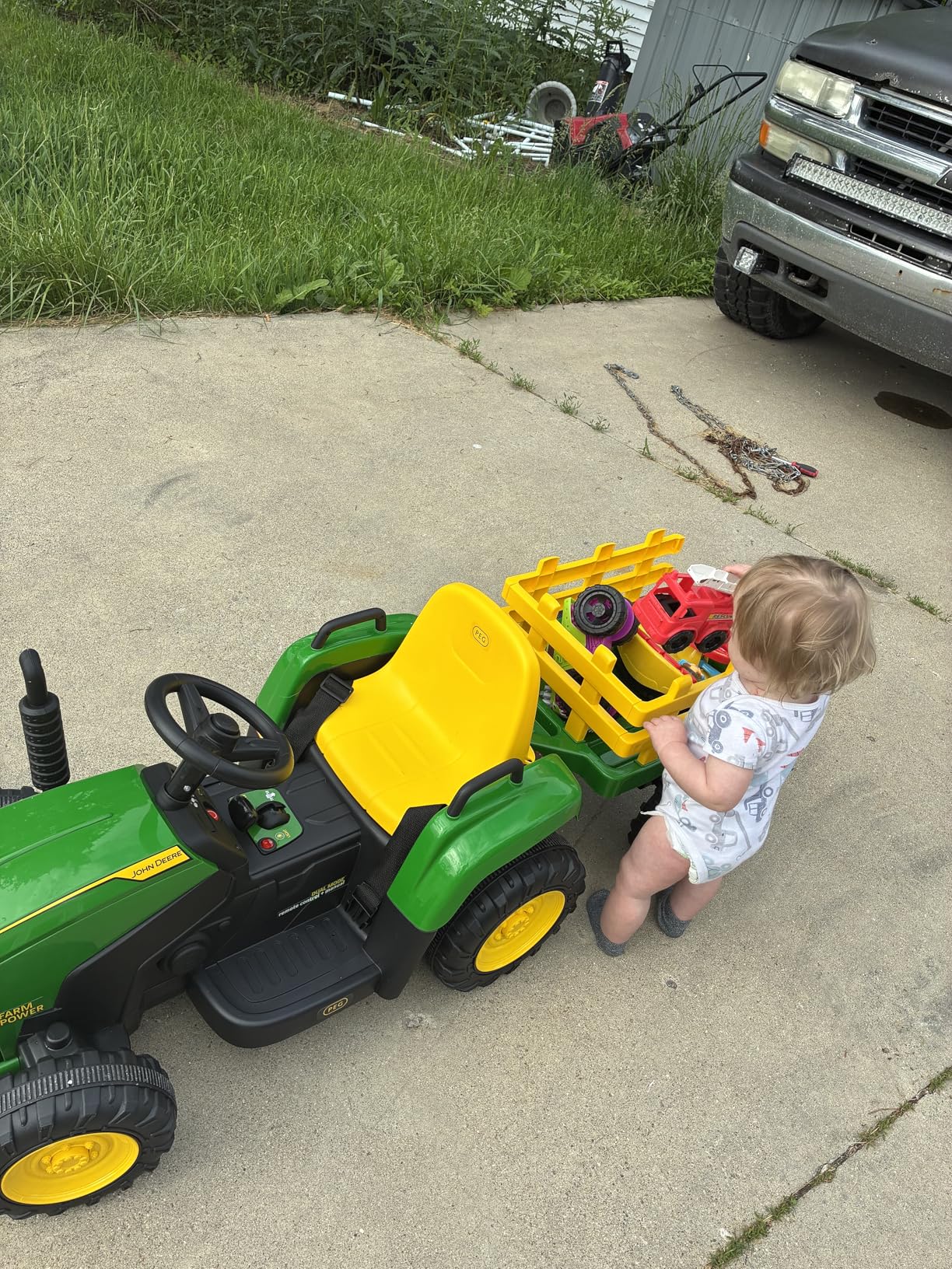 Peg Perego John Deere Farm Power 12 Volt Ride-on Tractor and Trailer with Remote Control customer photo 1