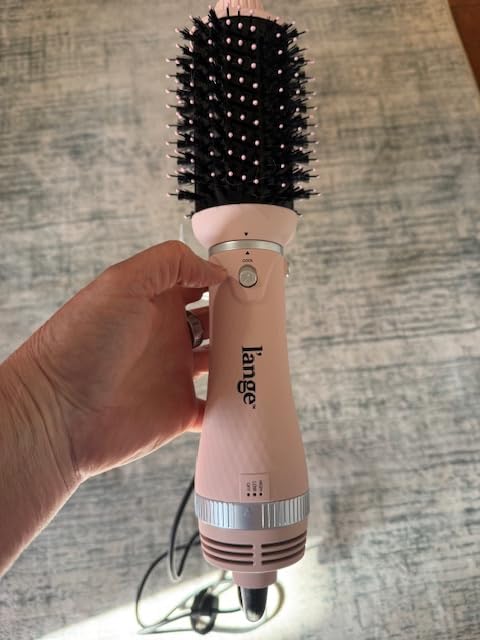 Shark VolumeBoost 60mm 2-in-1 Ceramic Volumizing Brush Dryer - Fast Drying & Styling for Frizz-Free, Voluminous Blowouts - Ceramic-Coated Barrel (Blush) customer photo 1
