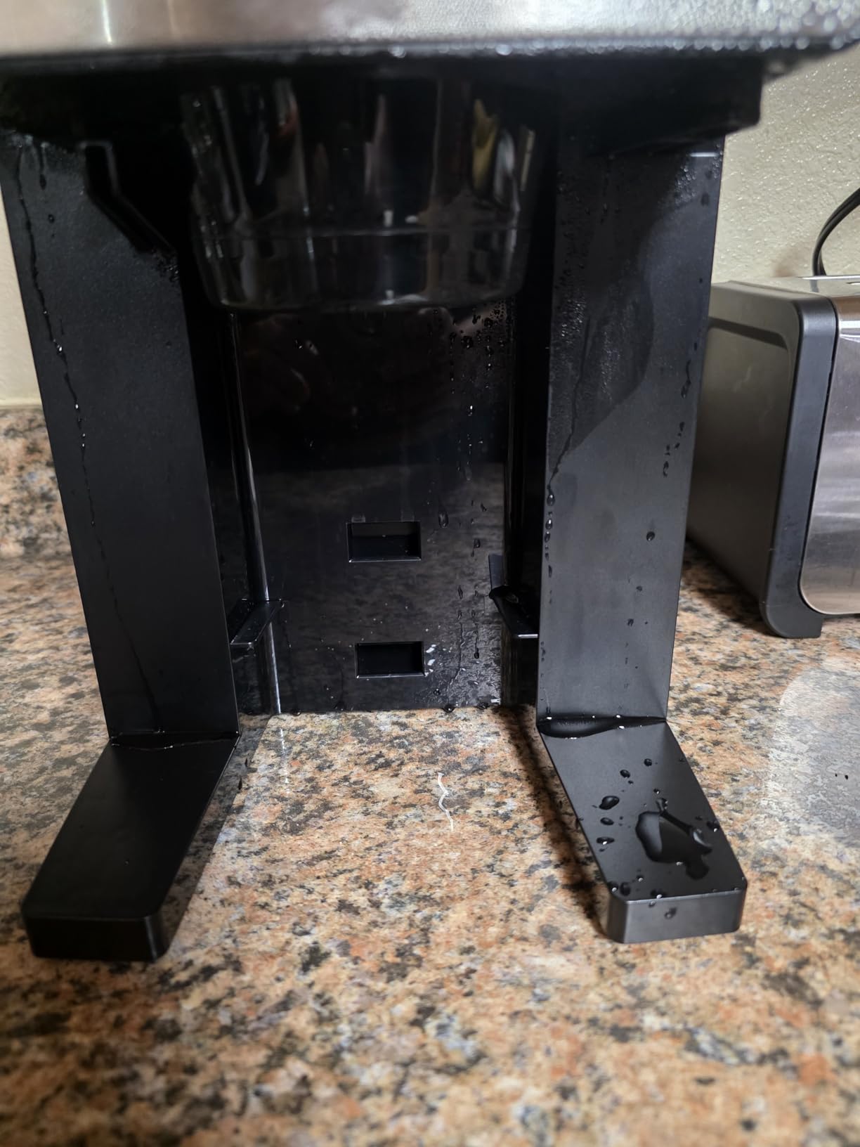 Coffee Maker, Grind and Brew Single Serve Coffee Maker, 6 Cup Sizes, Built-in Stainless Steel Burr Mill, Adjustable Strength, Grind Control and Over Ice Feature, Easy Cleaning, DGB-30 customer photo 2