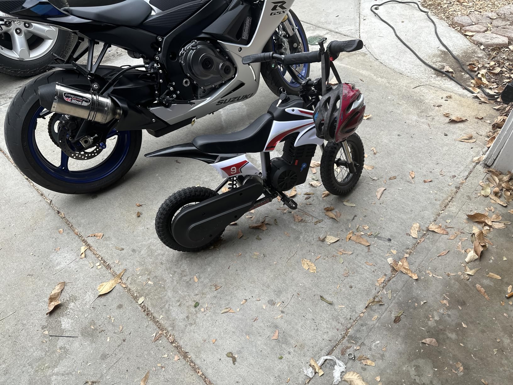 K1 Kids Electric Dirt Bike 36V Motorcycle,16MPH Fast Speed 14 Mile Long-Range,700W Peak 3-Speed Modes Electric Bike for Kids Ages 3-10 customer photo 1