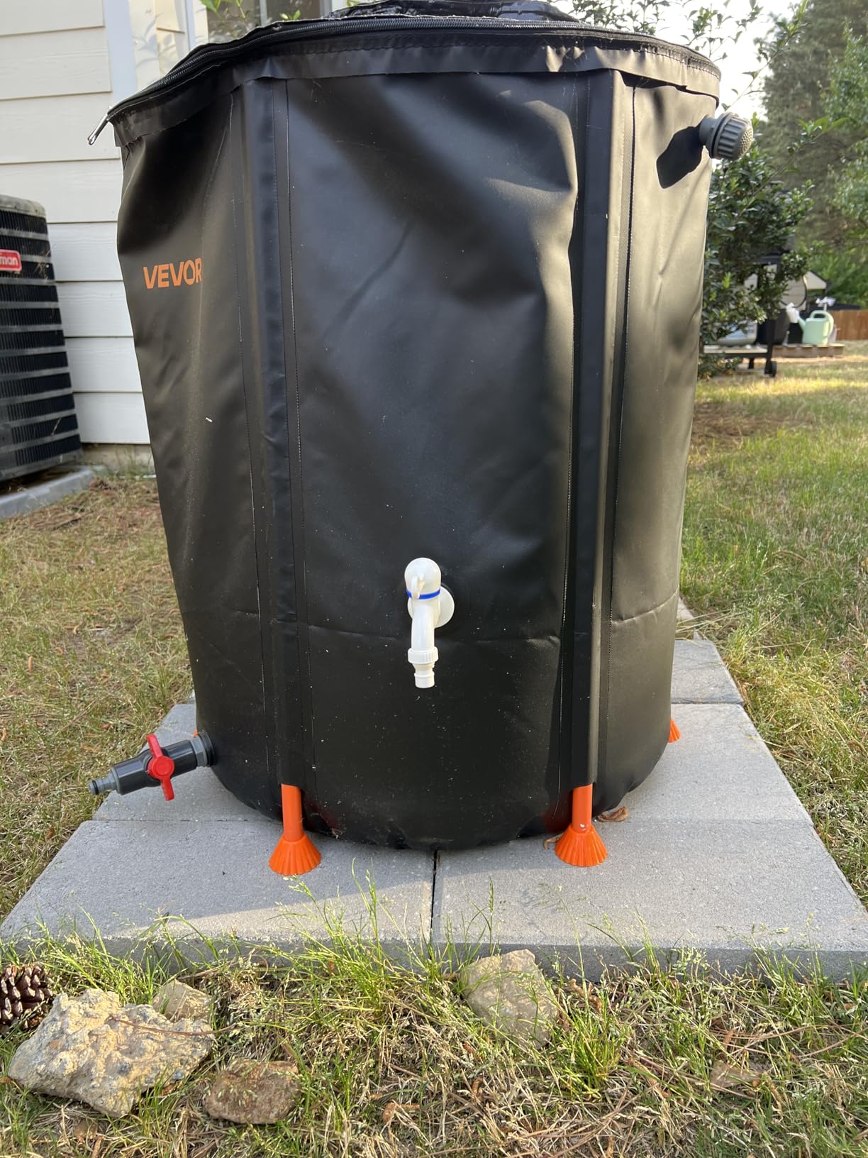 VEVOR Collapsible Rain Barrel, 100 Gallon Portable Rain Water Collection Barrel, 1000D PVC Rainwater Collection System, Garden Water Catcher Tank Storage Container with Spigot & Overflow Kit customer photo 2