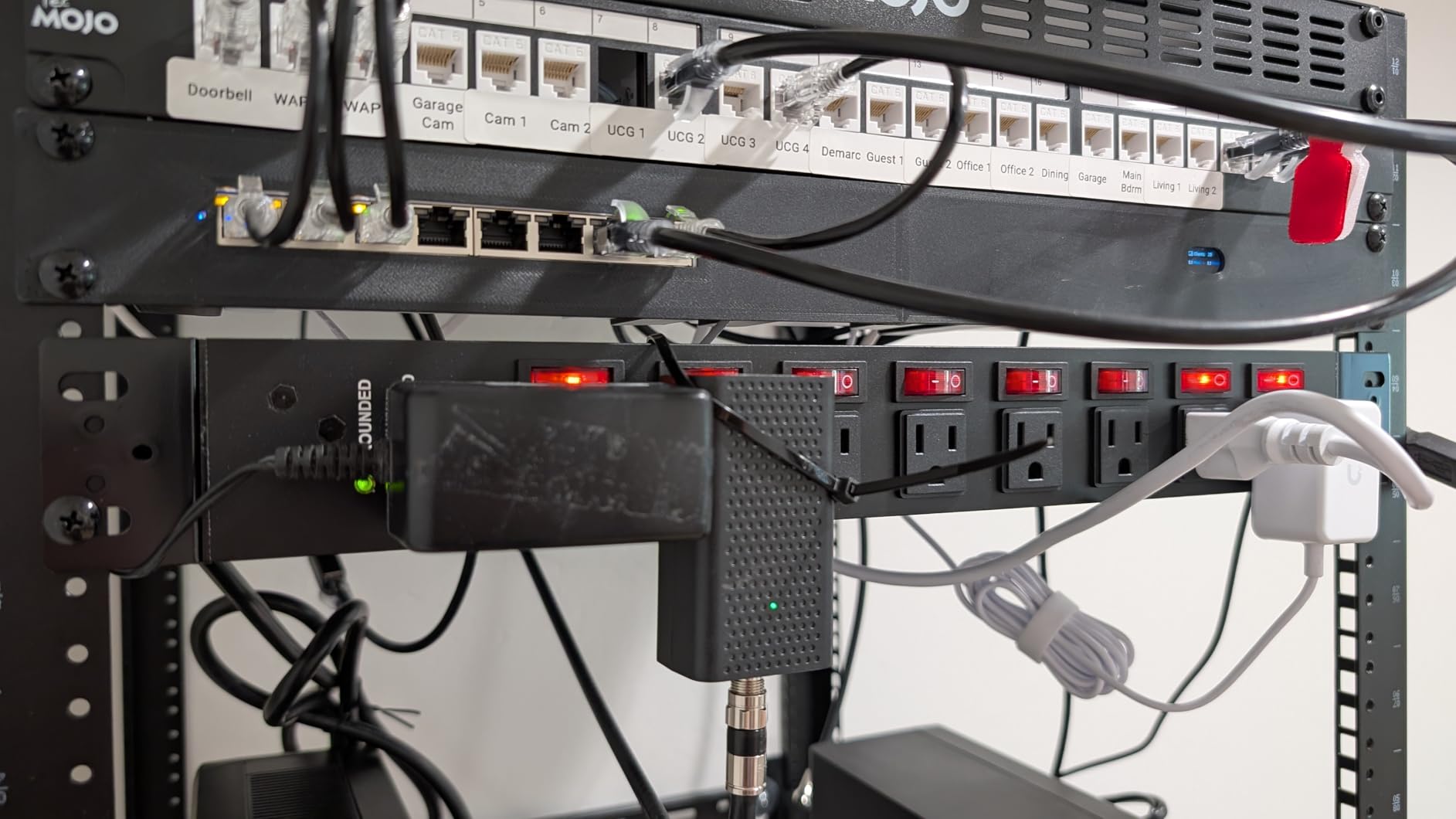 Jgstkcity Rack Mount PDU Power Strips, 8 Outlet Surge Protector, Individual Switches, 1.5U Rackmount Server Racks, 14AWG Heavy Duty Extension Cord, 2700J, 15A 125V 1875W (Standard Power Cord, 6 FT Cable) customer photo 2