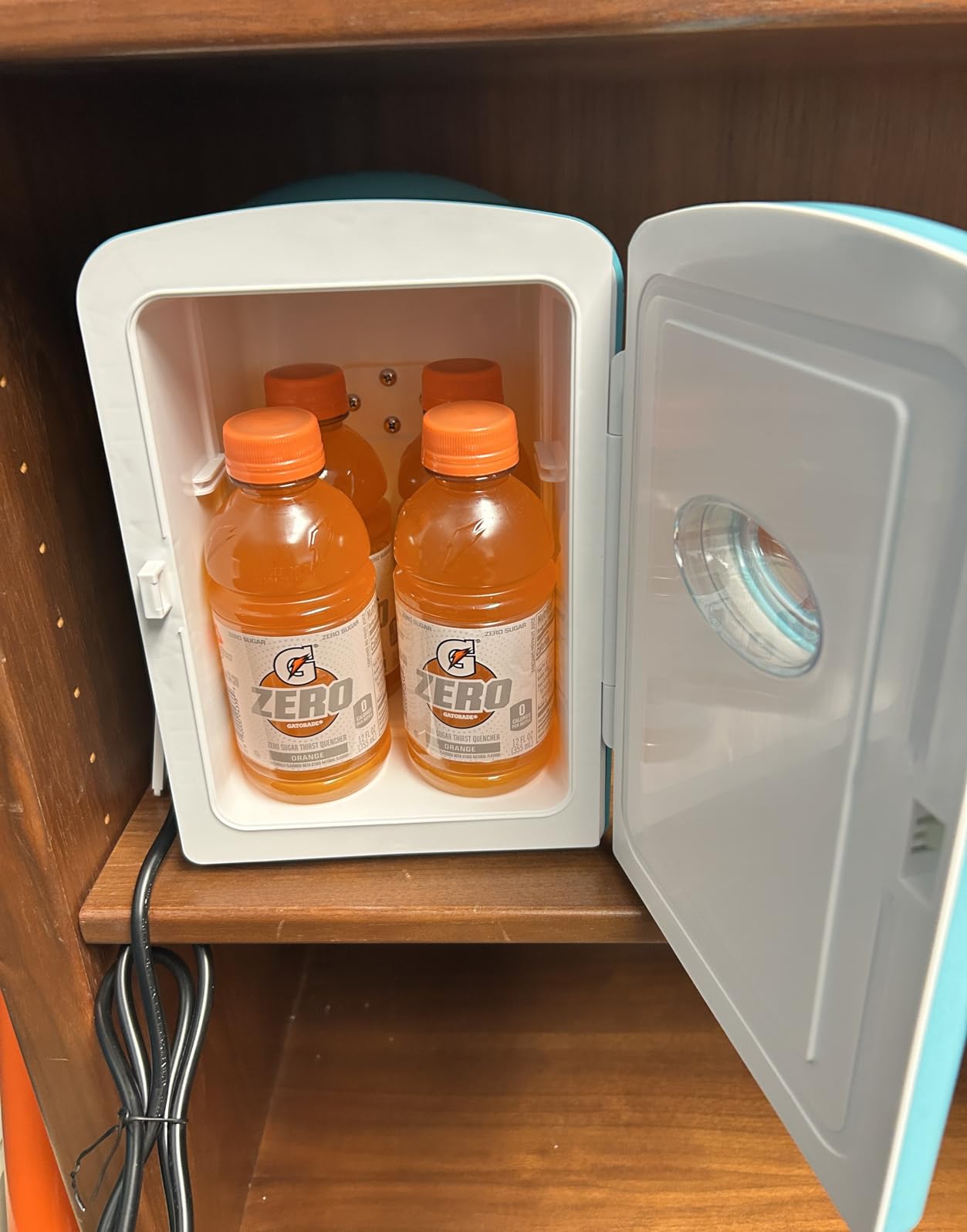 Frigidaire EFMIS171 Retro Mini Portable Personal Fridge - Ideal for Home, Office or Dorm - Includes Carrying Handle, AC/DC Wall/Car Charger (White) customer photo 1