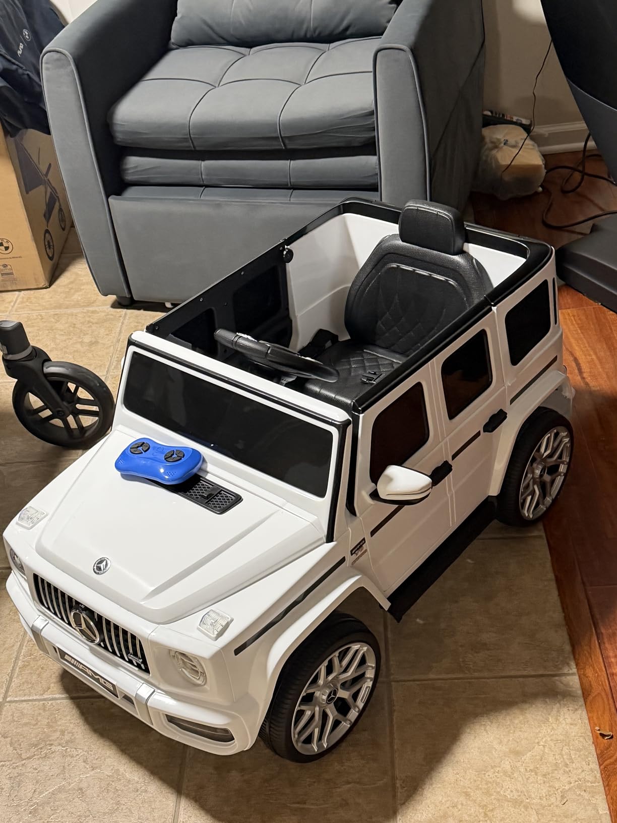 ELEMARA Licensed Mercedes-Benz AMG G63 Ride on Toys, Electric Car for Kids W/Parents Control, Electric Powered G Wagon Ride On Truck Toy, Low Battery Prompt, Bluetooth, Flickering Lights/LED Lights, White customer photo 1