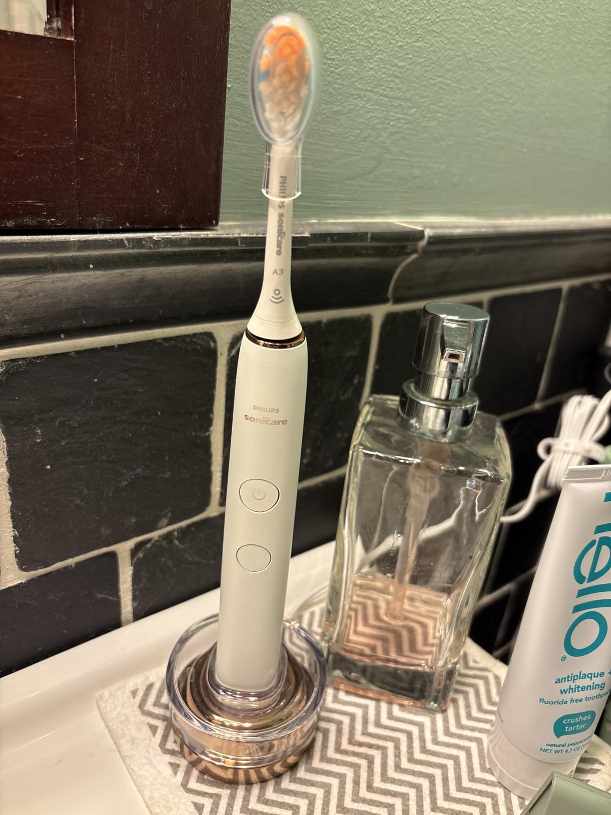 Philips Sonicare DiamondClean 9000 Electric Toothbrush - Sonic Toothbrush with App, Pressure Sensor, 12 Brushing Settings, Replacement Reminder, USB Charging Case, Black & Rose Gold, 2-Pack, HX9912/71 customer photo 2