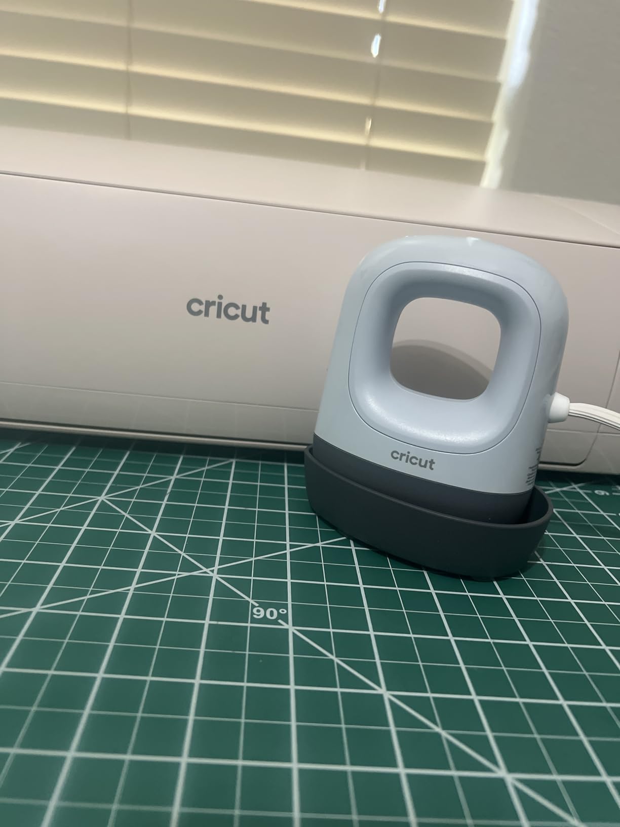 Cricut EasyPress Mini™ LT - Blue - Mini Heat Press for Pressing Shoes, Baby Clothes, T-Shirts, & More - Easy to Use with a Single Setting - Precision Tip - Compact & Portable Mini Iron customer photo 1