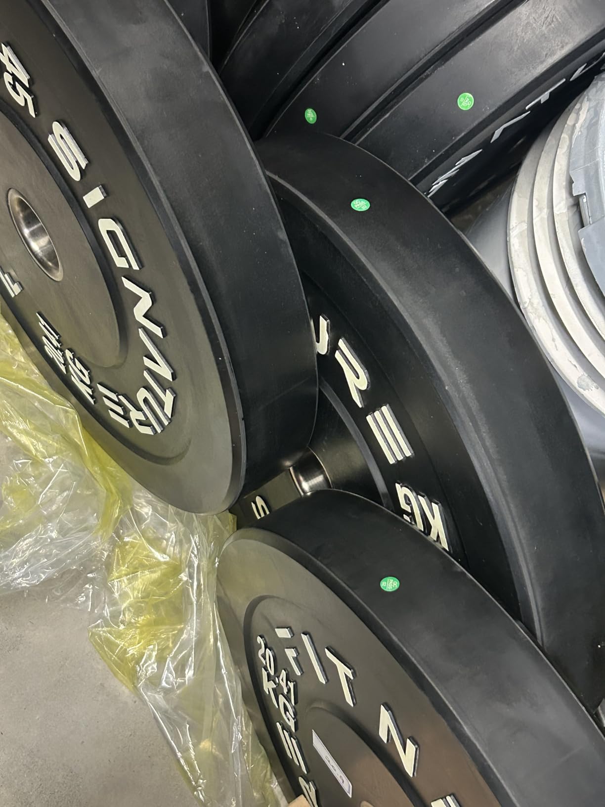 Signature Fitness 2-Inch Cast Iron Barbell Set, Including Multiple LBS Weight Plates and 6FT Barbell Set customer photo 1