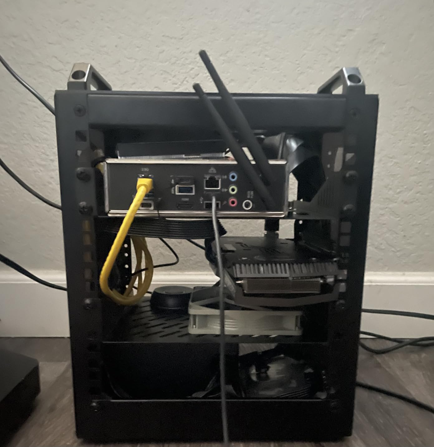6U Network Rack, 10-inch Mini Server Rack, 7.87 inches Deep. Suitable for IT Equipment, Networking, Servers, Audio and Video Equipment-Black customer photo 1