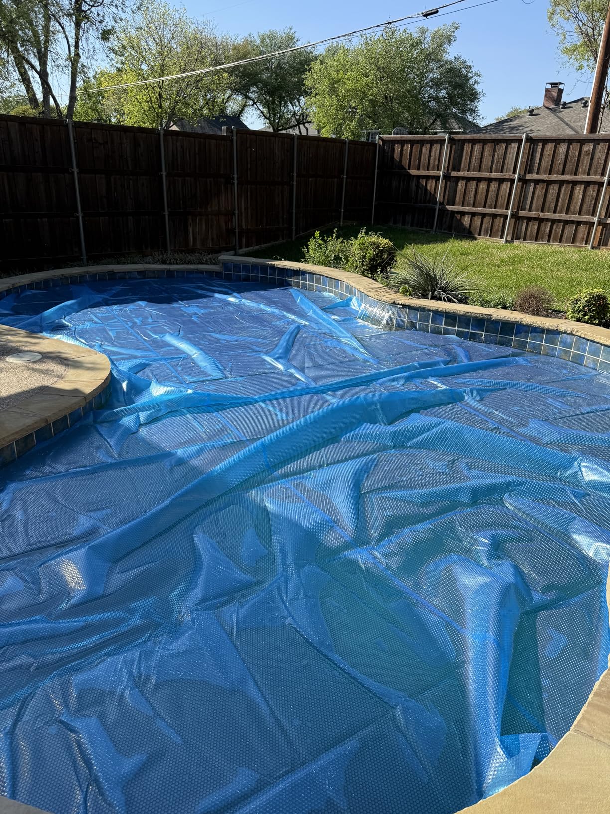 VEVOR Solar Pool Cover, 32 x 16 ft Pool Bubble Cover, 16 Mil Pools Solar Blanket with Dual Heat-Locking Air Layer, Blue & Silver, Cuttable customer photo 1