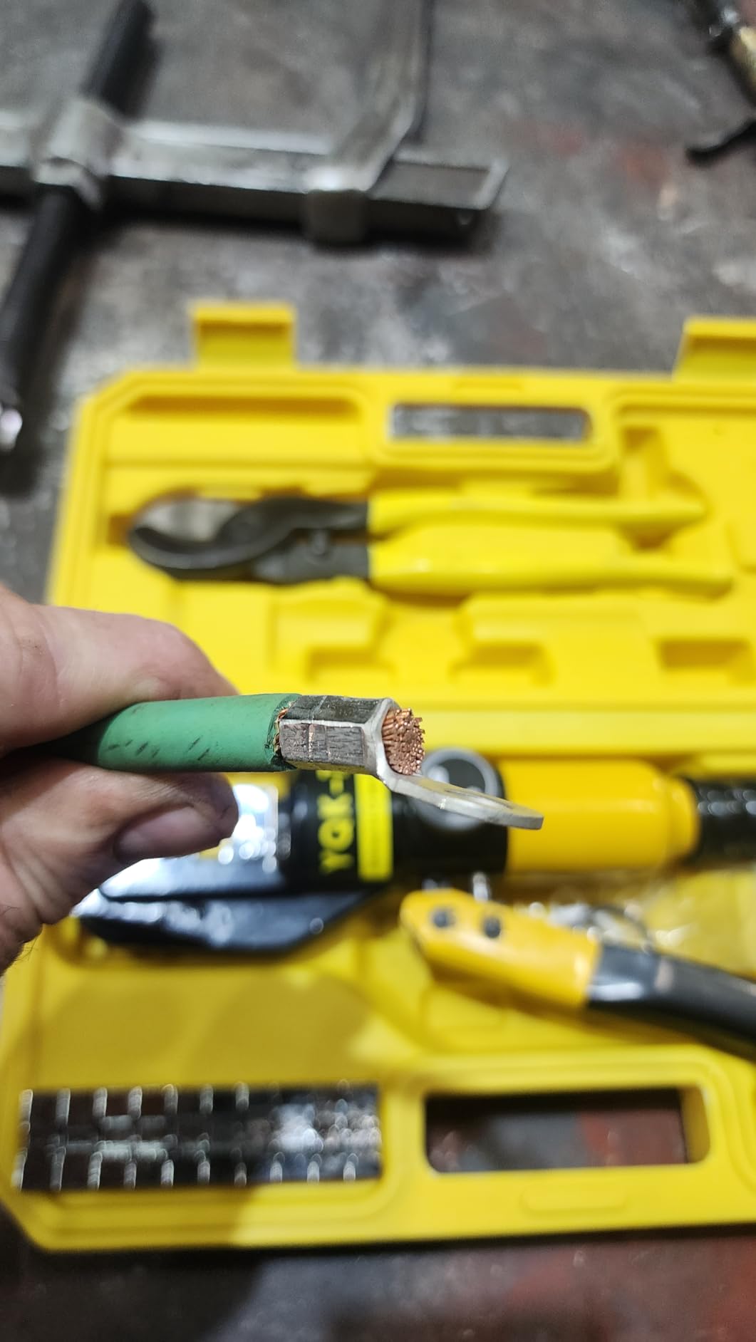 Hydraulic Crimping Tool and Cutter Set, Hydraulic Crimper, 12 AWG to 2/0 AWG, Cable Crimper with 9 Crimping Dies, for Industrial and Residential Electrical Work customer photo 2