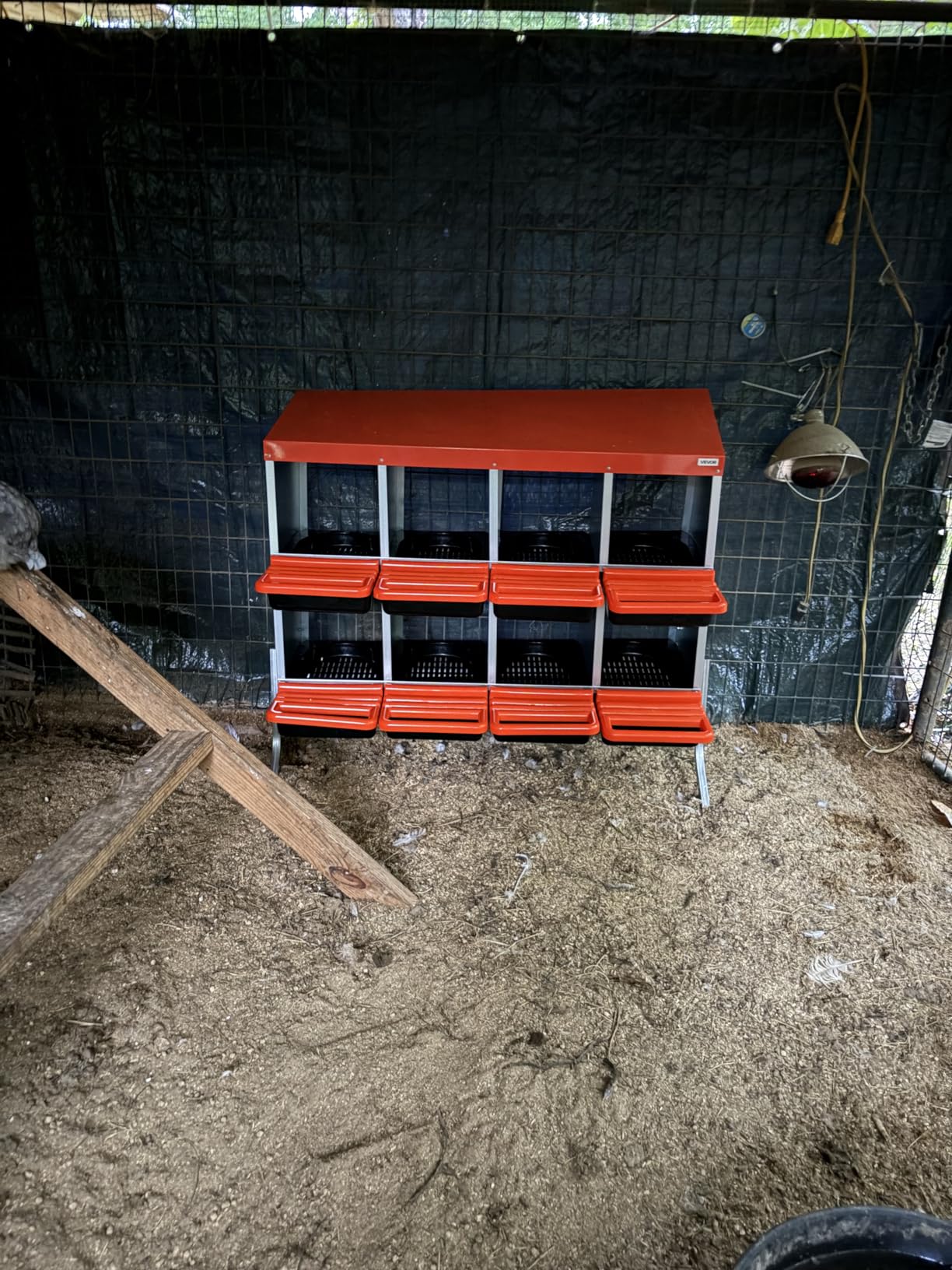 VEVOR Chicken Nesting Boxes, 6 Compartments, with Support Legs, Easy Egg Collection, Galvanized Steel and High-Strength Plastic, Roll Away Nesting Boxes for Chickens and Hens Laying Eggs, Orange customer photo 1