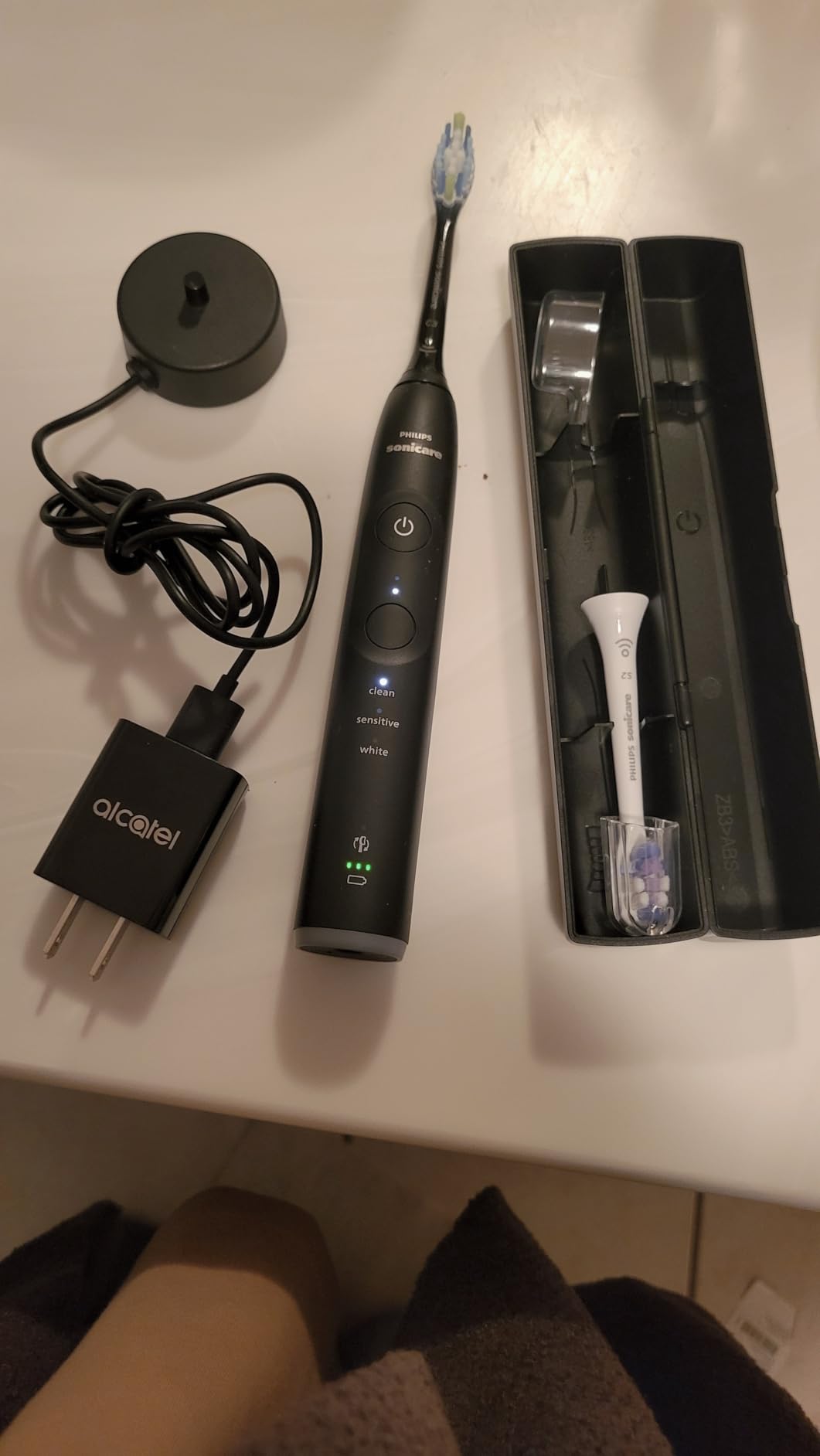 Philips Sonicare 6500 Series Electric Toothbrush - Next-Generation Sonicare Technology, Pressure Sensor, 9 Brushing Settings, SmarTimer, BrushPacer, 21-Day Runtime, Travel Case, White, HX7410/10 customer photo 2