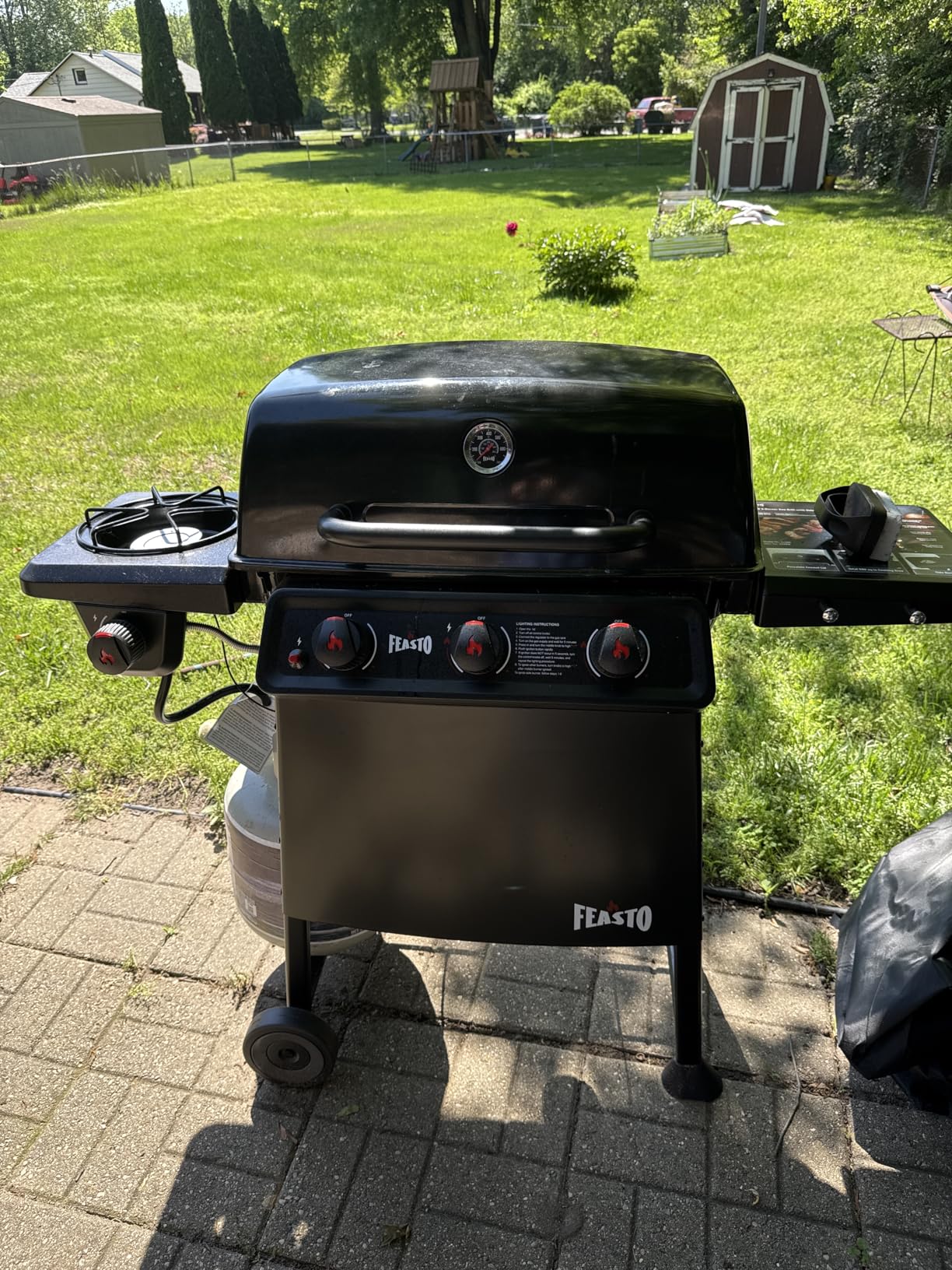 Feasto 3 Burner Propane Gas Grill with Side Burner, Porcelain-Enamel Main Body and Lid, Propane BBQ Grill with 38,000 BTUs Output & Side Table for Patio, Backyard, Poolside Gatherings customer photo 1
