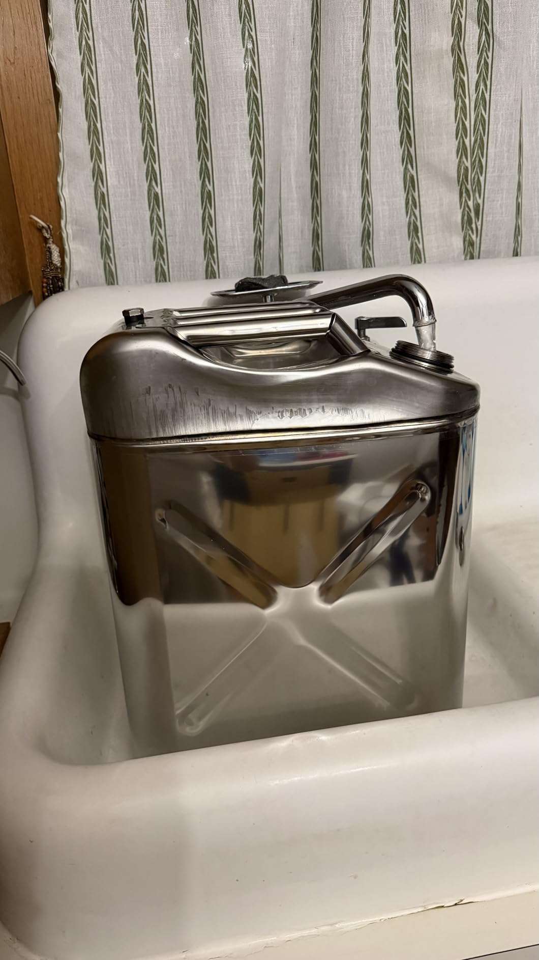 SAFECASTLE 304 Stainless Steel Square 20L Jerry Can - Heavy-Duty Food-Grade Stainless Steel Water & Oil Storage Container customer photo 2