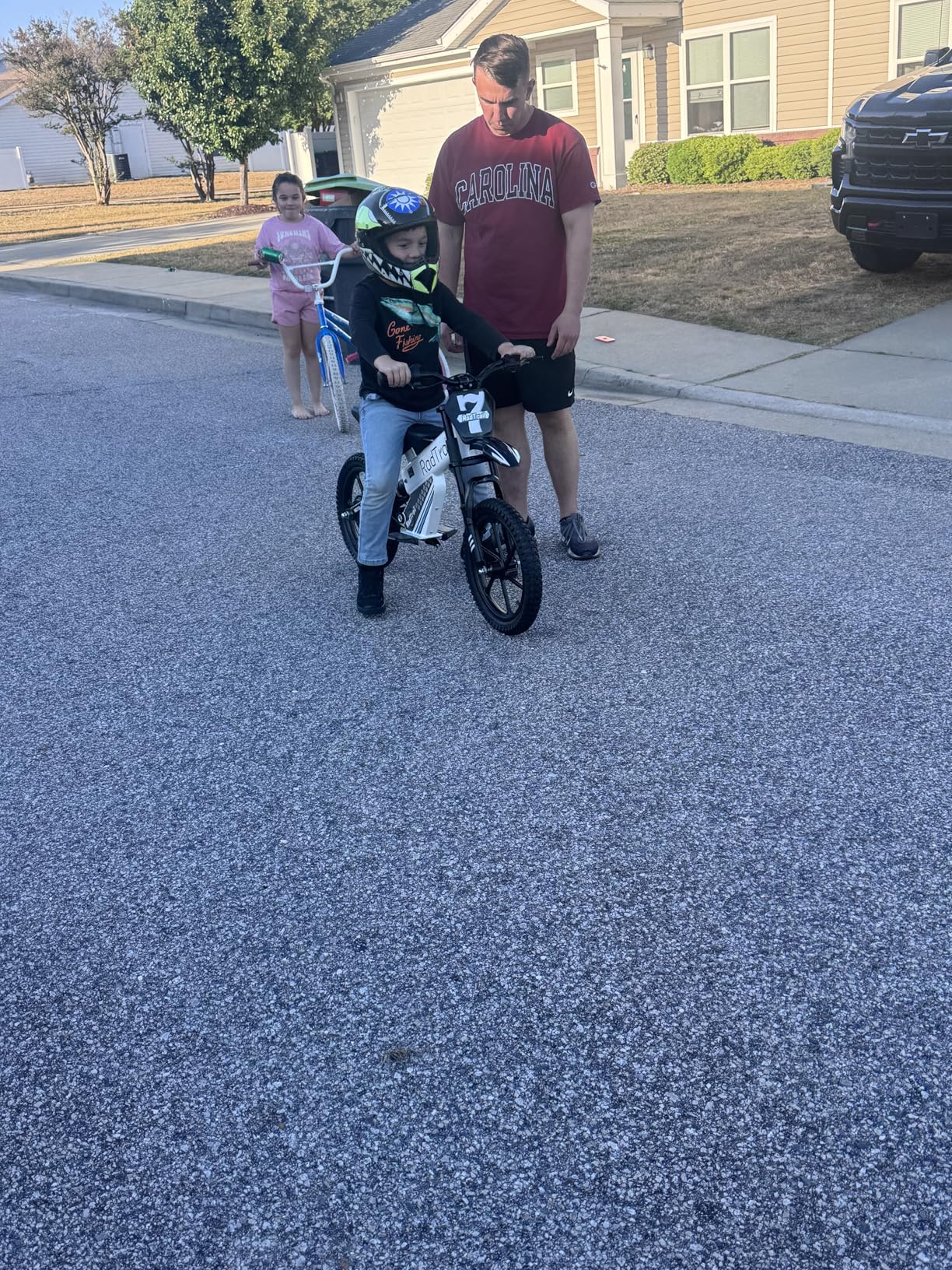 36V Peak 500W Brushless Electric Dirt Bike for Kids, Up to 16 MPH & 16 Miles Long-Range, Dual Suspension, Disc Brake, Pneumatic Tires, Electric Bike for Kids Ages 5+ (Red) customer photo 2