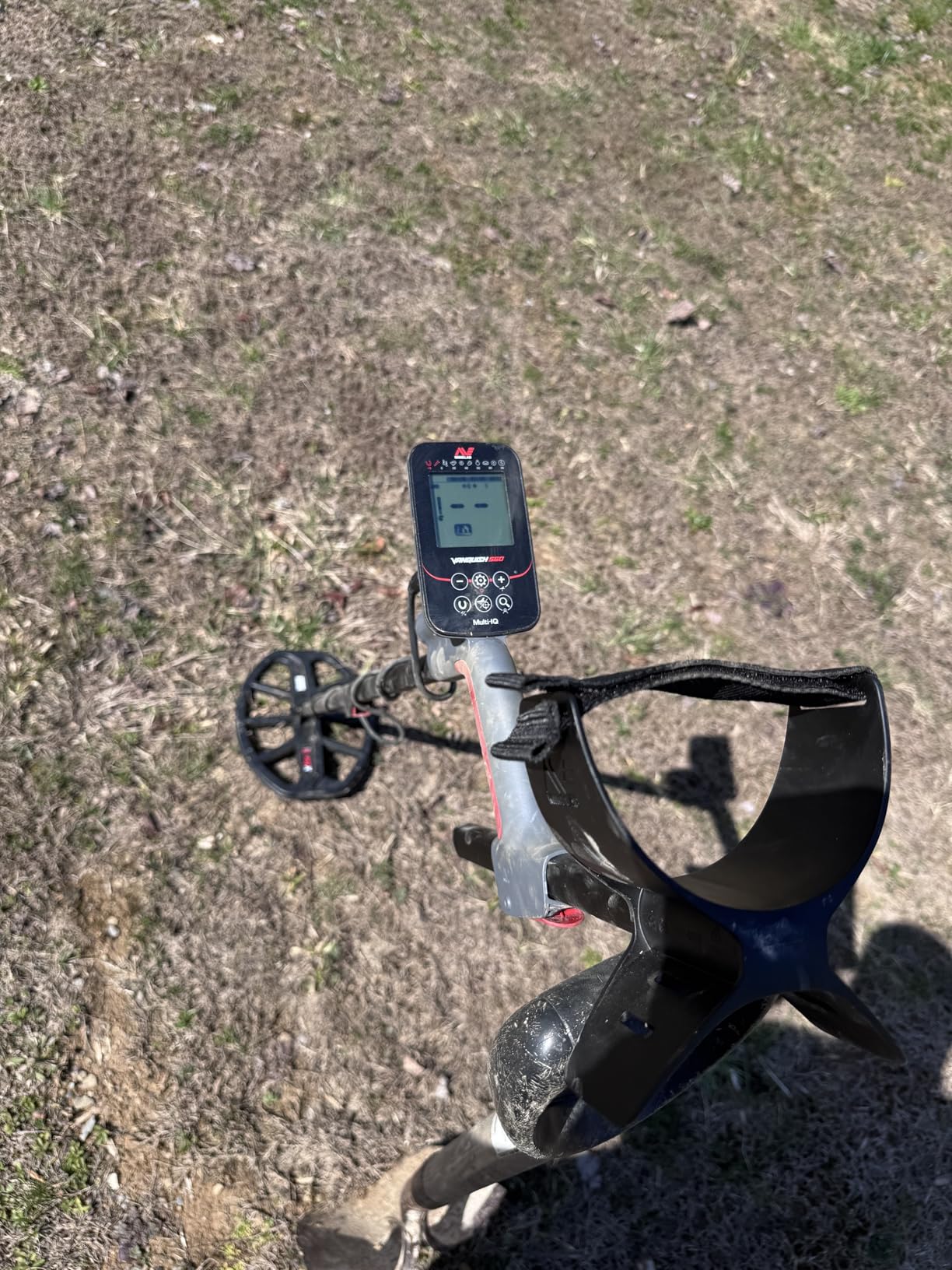 Minelab Vanquish 560 Fully-Automatic Lightweight Waterproof Metal Detector with Multi-IQ Technology, Includes V12X 12