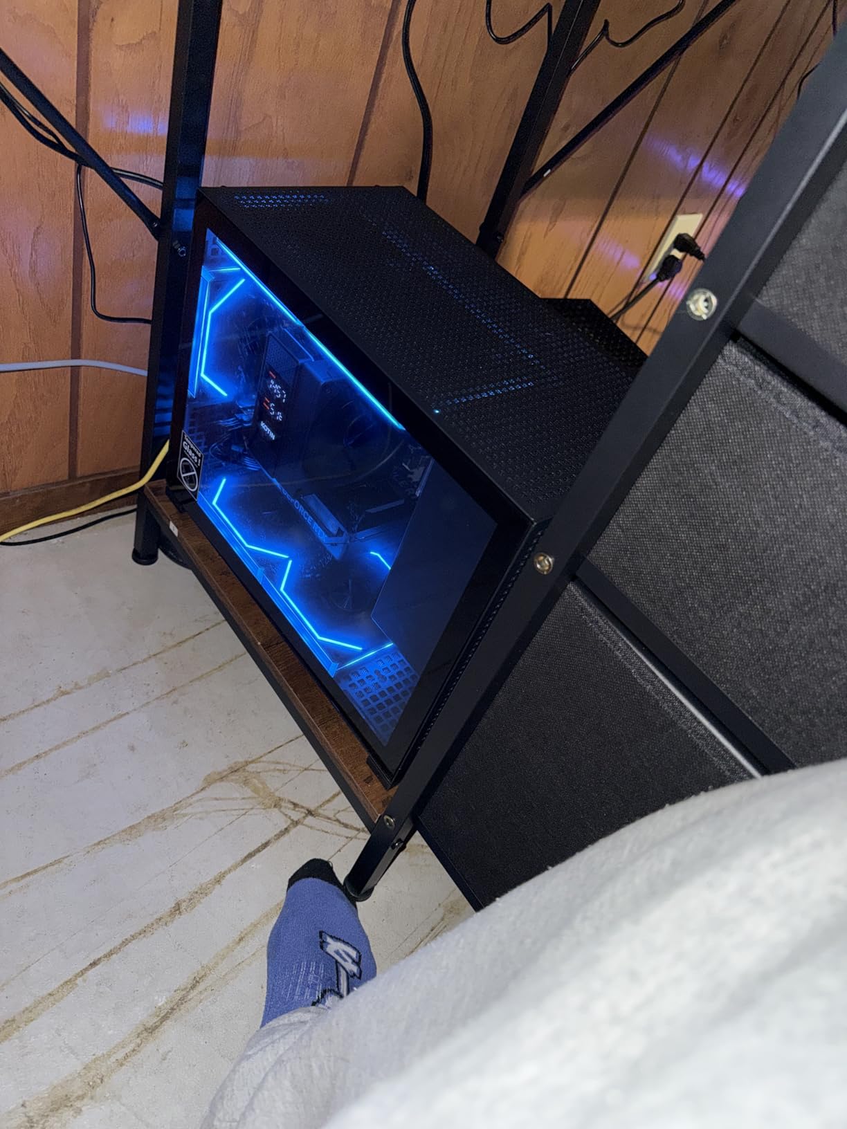 KOTIN Prebuilt Gaming PC Desktop, AMD Ryzen 5 9600X up to 5.4GHz, GeForce RTX 5060 8GB, 16GB DDR5-6000, 1TB PCIe 4.0 NVMe SSD, 650W 80+ Gold PSU, WiFi 7, Win 11 Home, 1080p/1440p Gaming Tower customer photo 1