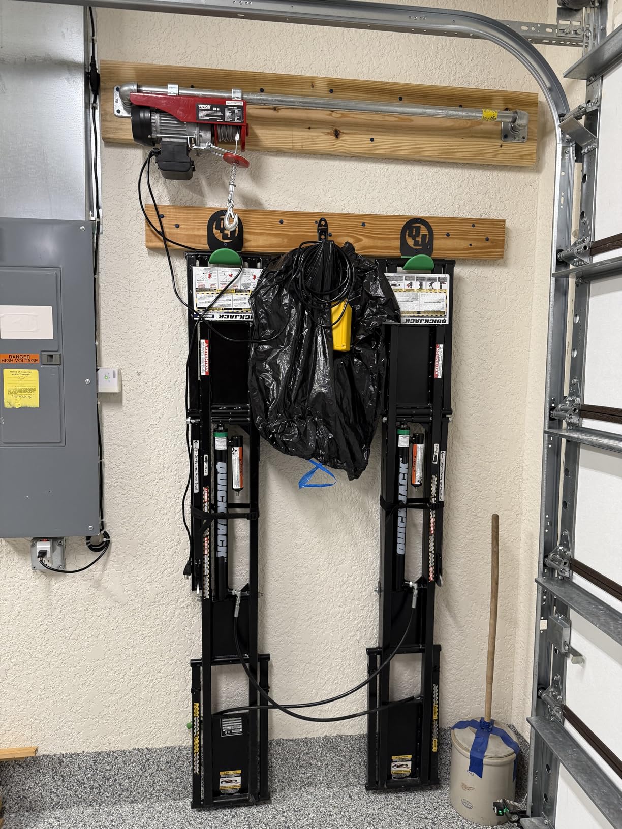 VEVOR 4400 lbs Electric Chain Hoist, 20 ft Lifting Height, 3-Phase Dual-Voltage 208-240V/440-480V 60Hz Overhead Crane with 328 ft Wireless Remote Control, G100 Single Chain Electric Lift Hoist customer photo 1