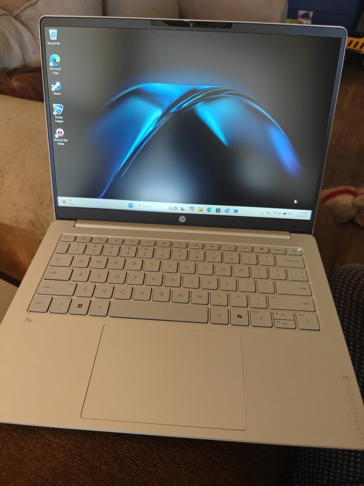 HP OmniBook 3 14 inch Next Gen AI PC, 2K Display, Snapdragon X X1-26-100, 16GB RAM, 512GB SSD, Qualcomm Adreno GPU, Windows 11 Home, Glacier Silver customer photo 1